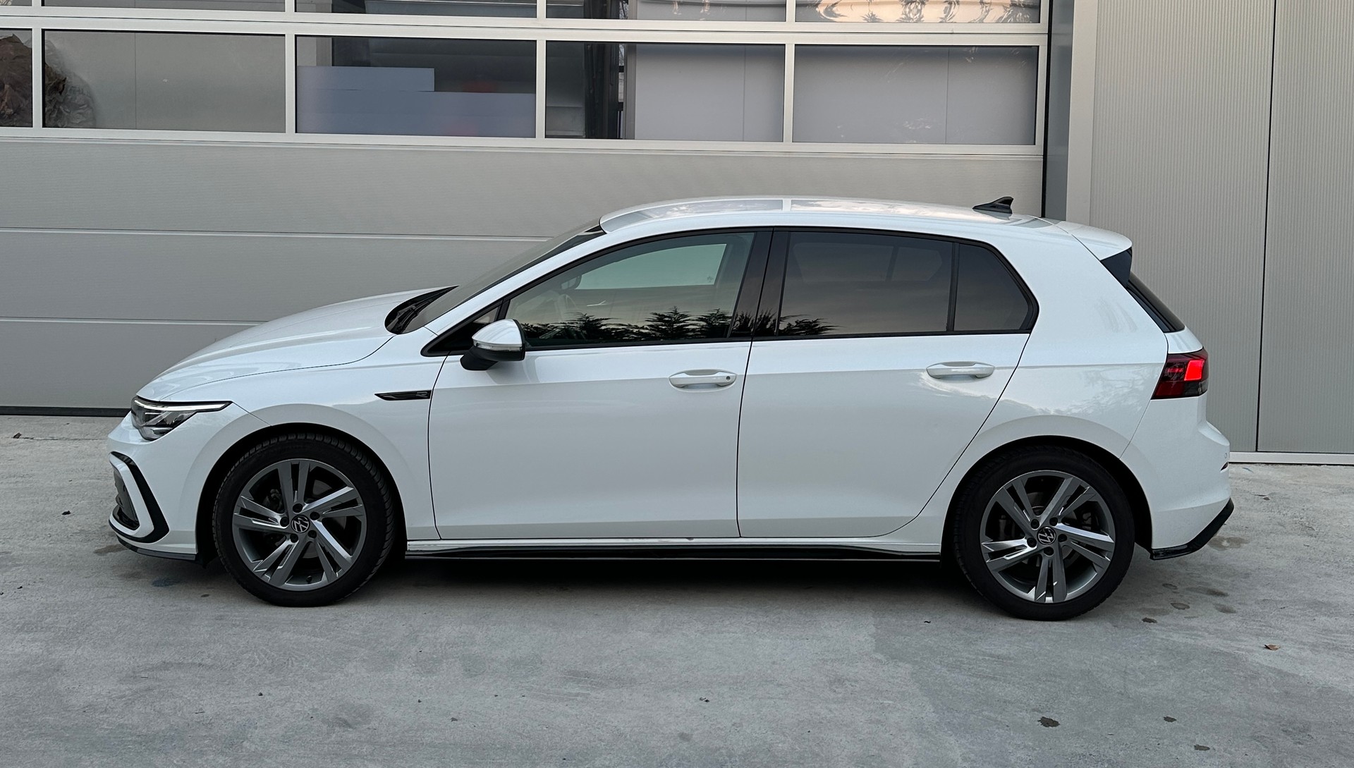 VW Golf 1.5 eTSI mHEV ACT R-Line DSG-image-2