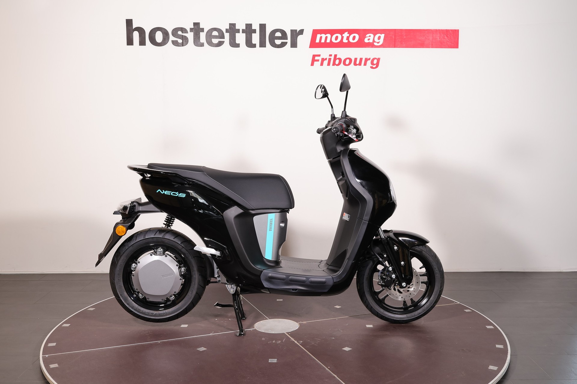 YAMAHA NEO's-showroom-element-1
