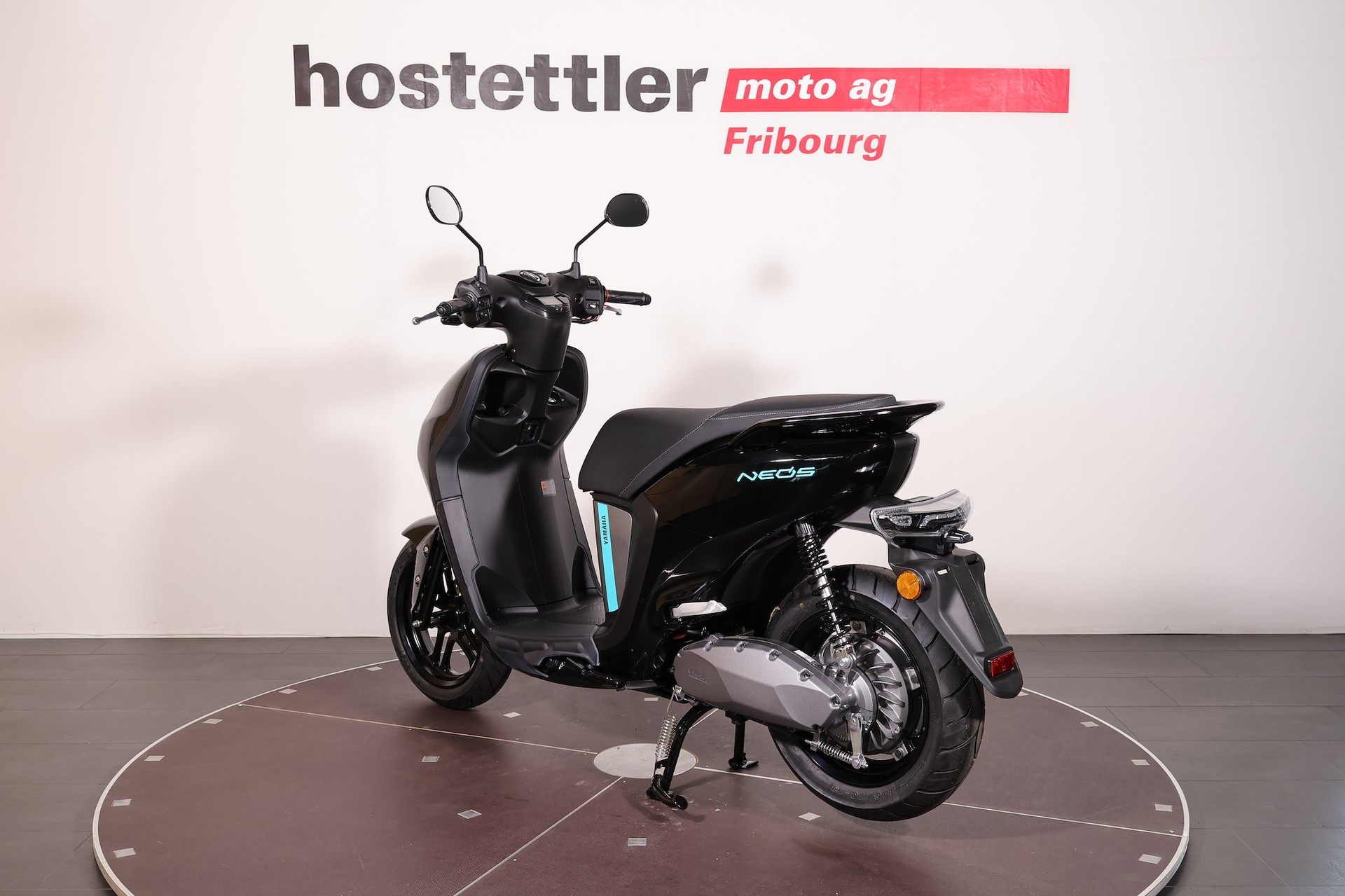 YAMAHA NEO's-showroom-element-3