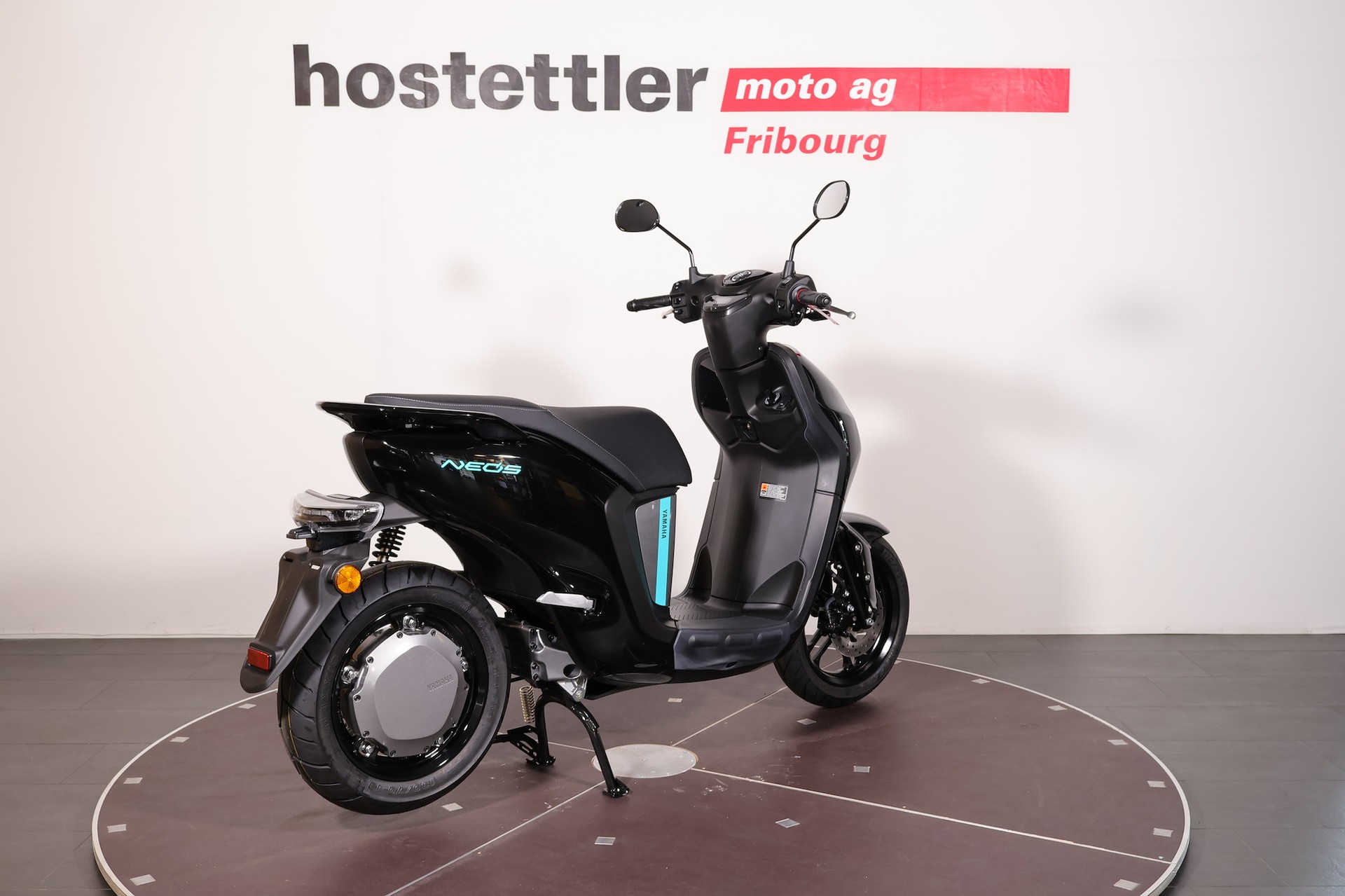 YAMAHA NEO's-showroom-element-2