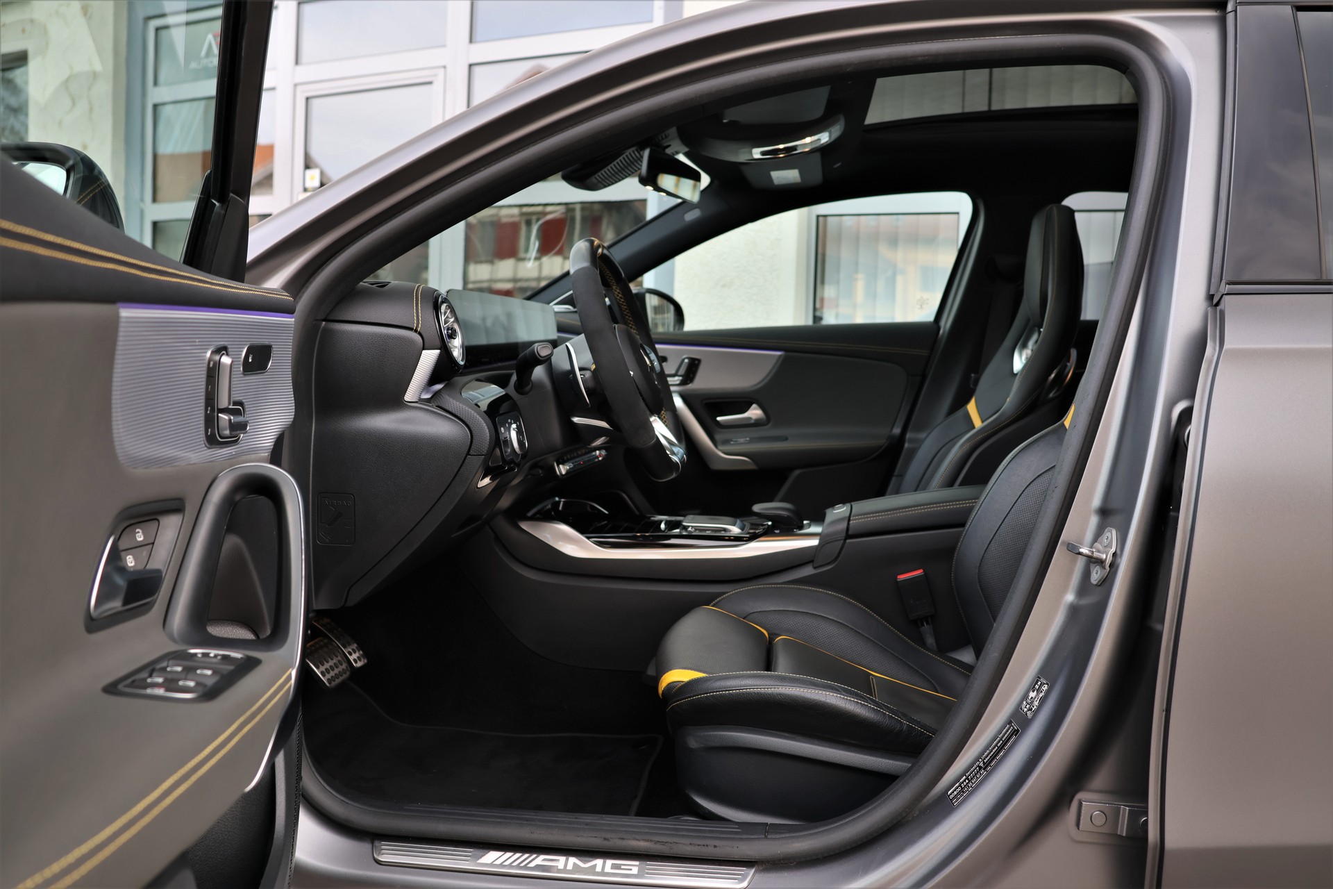 MERCEDES-BENZ A 45 S AMG 4Matic+ Speedshift (CH)-image-9