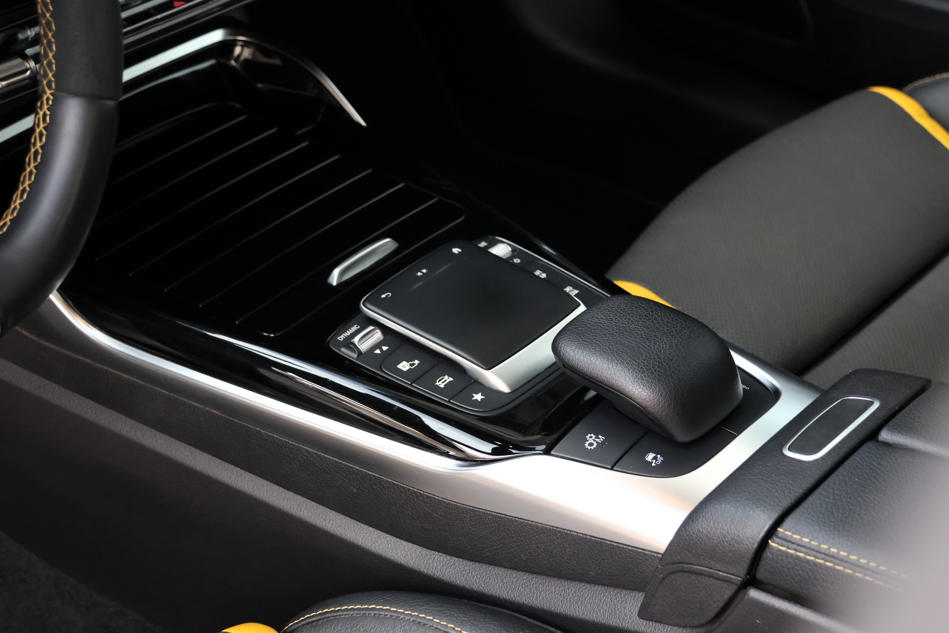 MERCEDES-BENZ A 45 S AMG 4Matic+ Speedshift (CH)-image-11