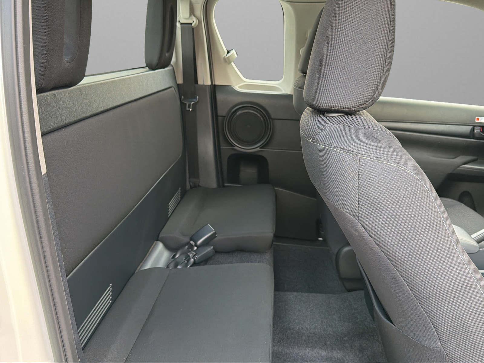 TOYOTA Hilux Extra Cab.-Pick-up 2.8 D-4D 204 Comfort-image-8