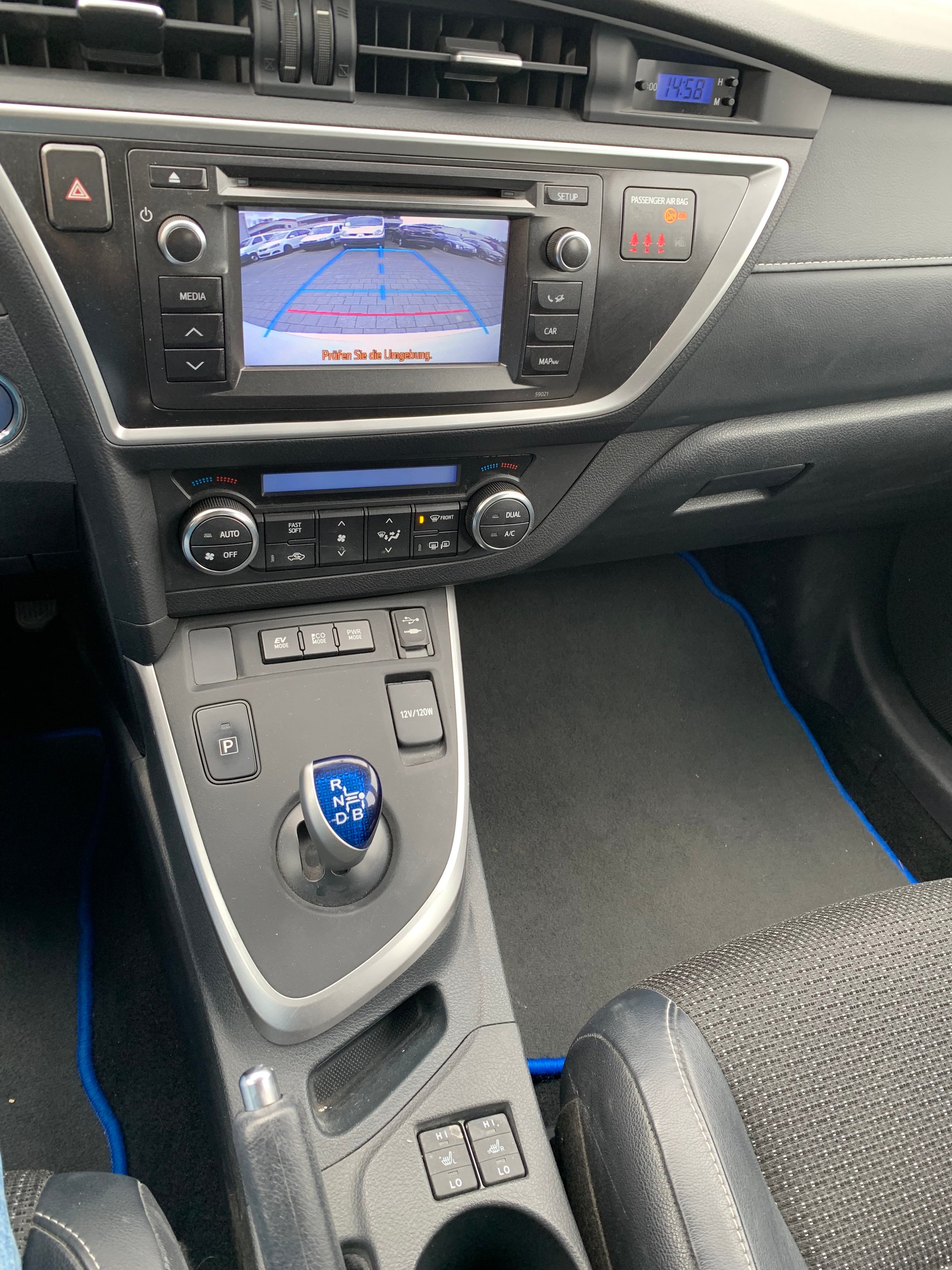 TOYOTA Auris 1.8 16V HSD Linea Sol-image-9