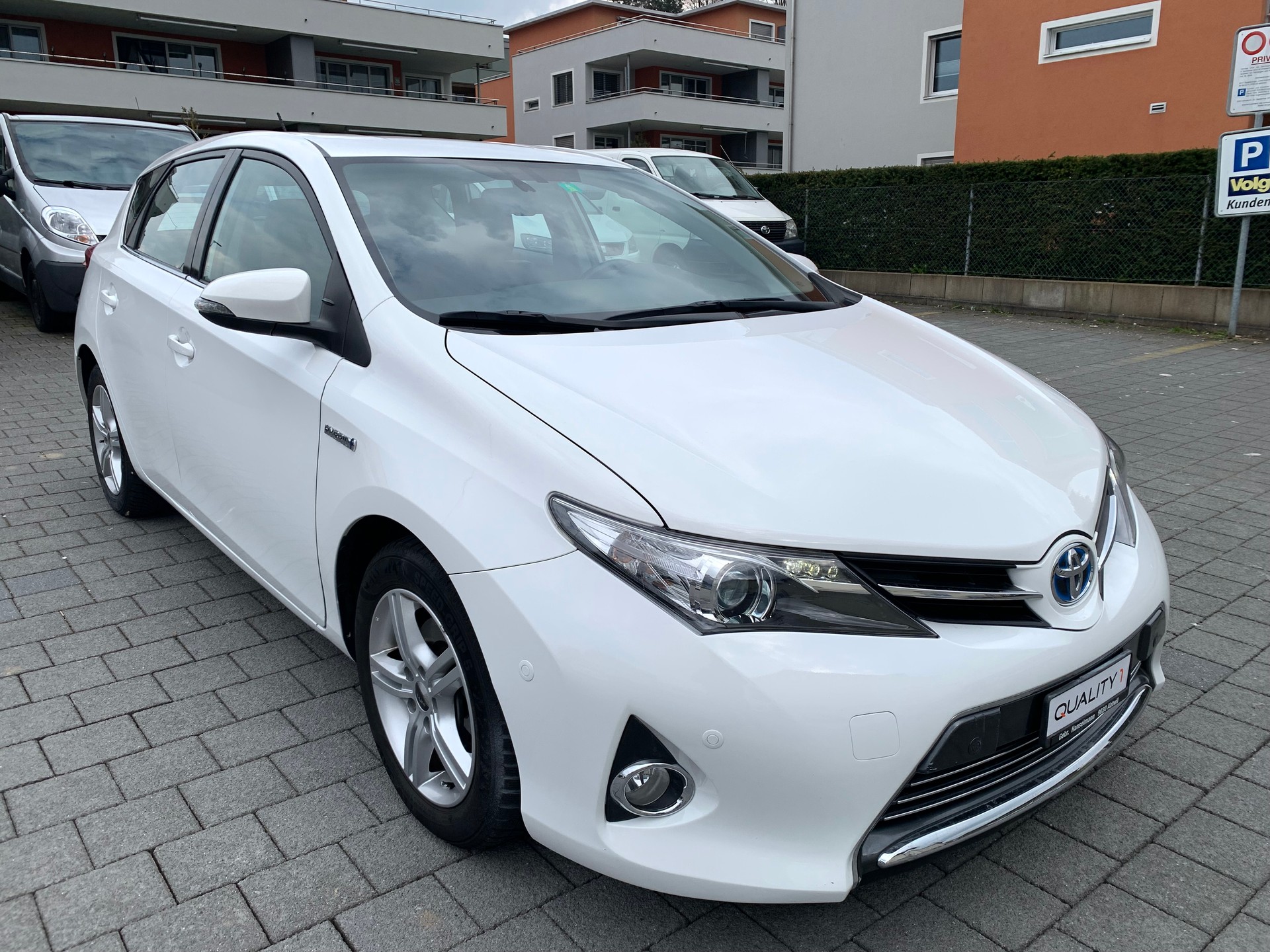 TOYOTA Auris 1.8 16V HSD Linea Sol-image-1