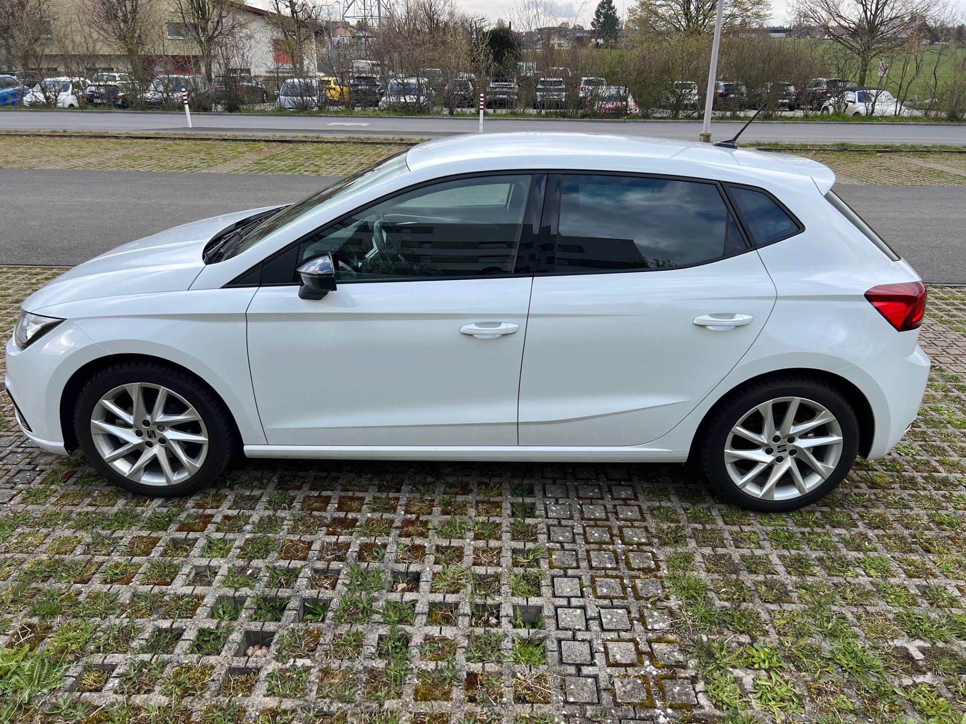 SEAT Ibiza 1.0 EcoTSI FR DSG-image-2