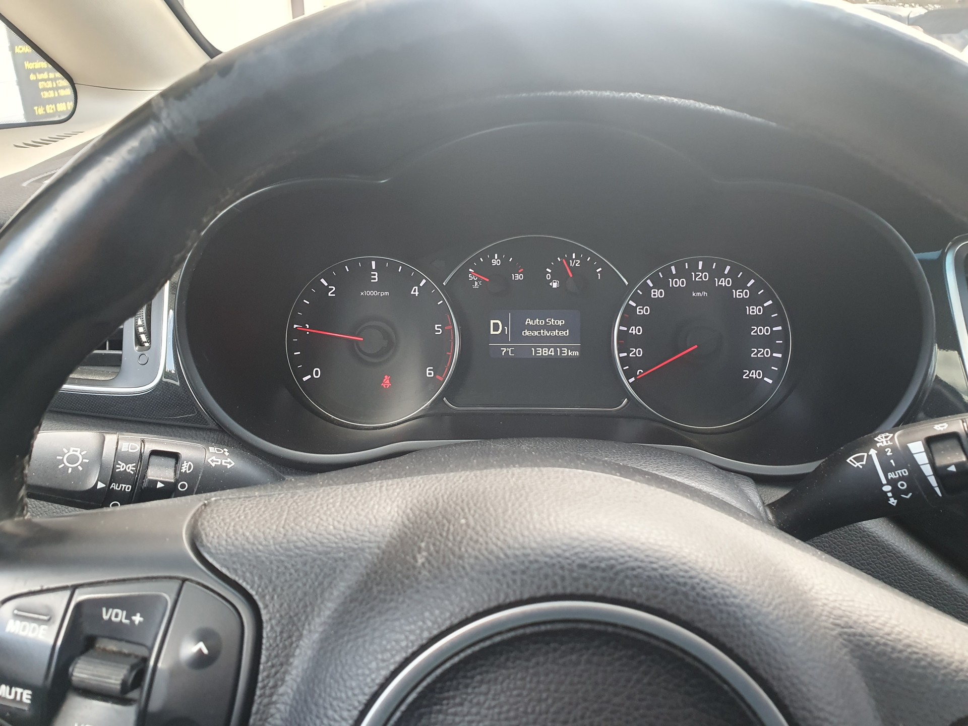 KIA Carens 1.7 CRDi Trend DCT-image-9
