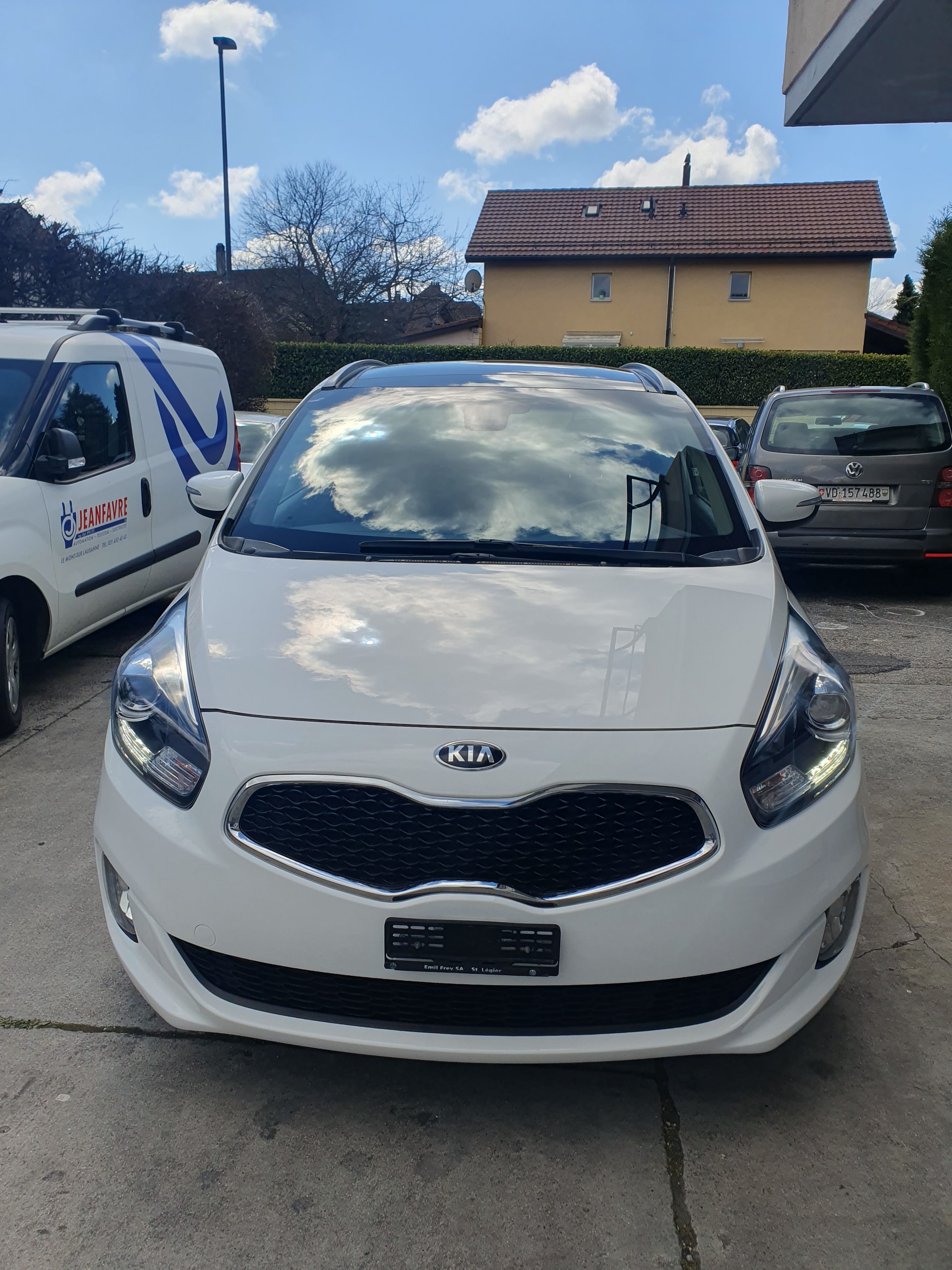 KIA Carens 1.7 CRDi Trend DCT-image-0