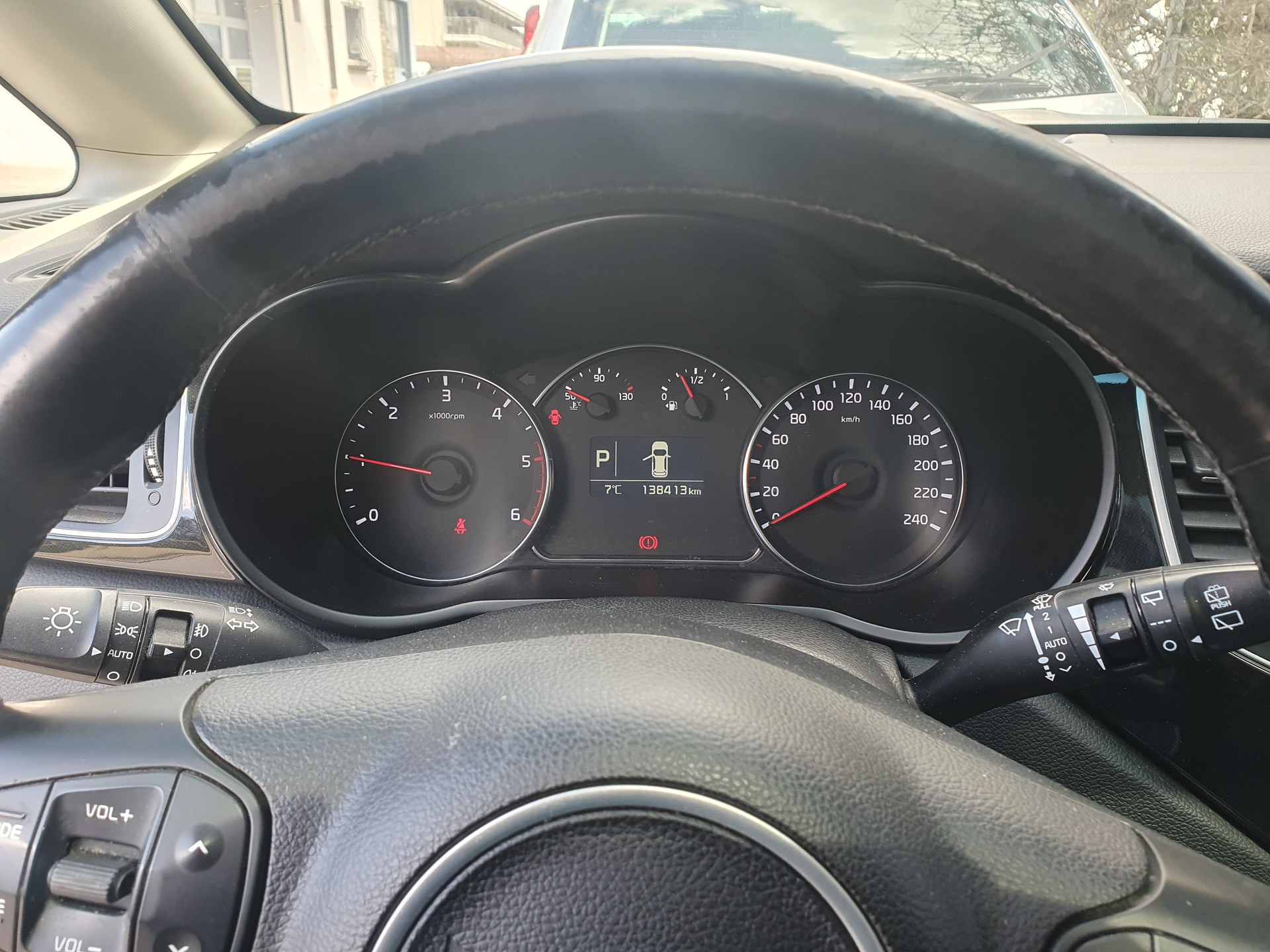 KIA Carens 1.7 CRDi Trend DCT-image-6