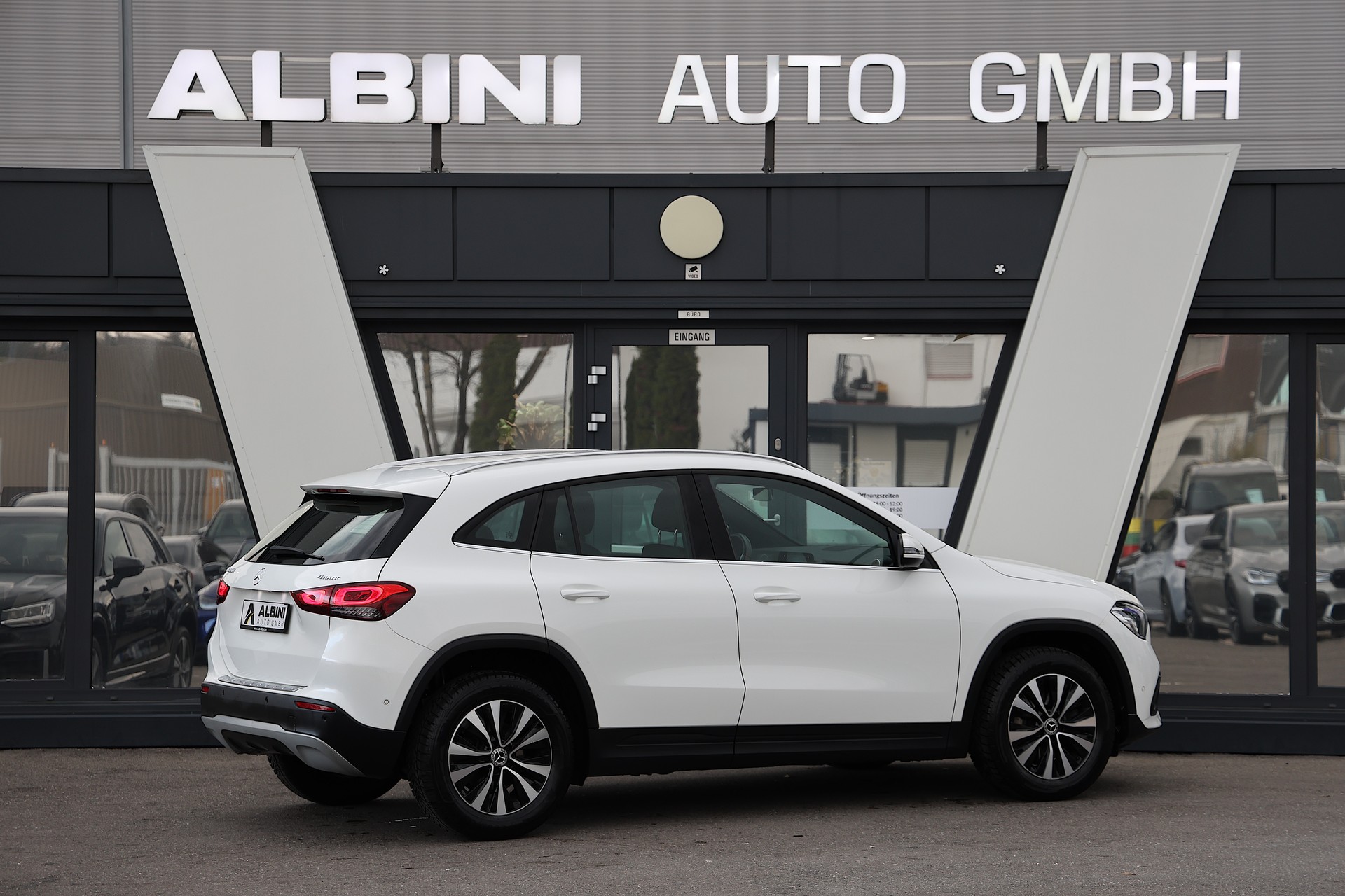 MERCEDES-BENZ GLA 200d 4Matic Style 8G-DCT-image-3