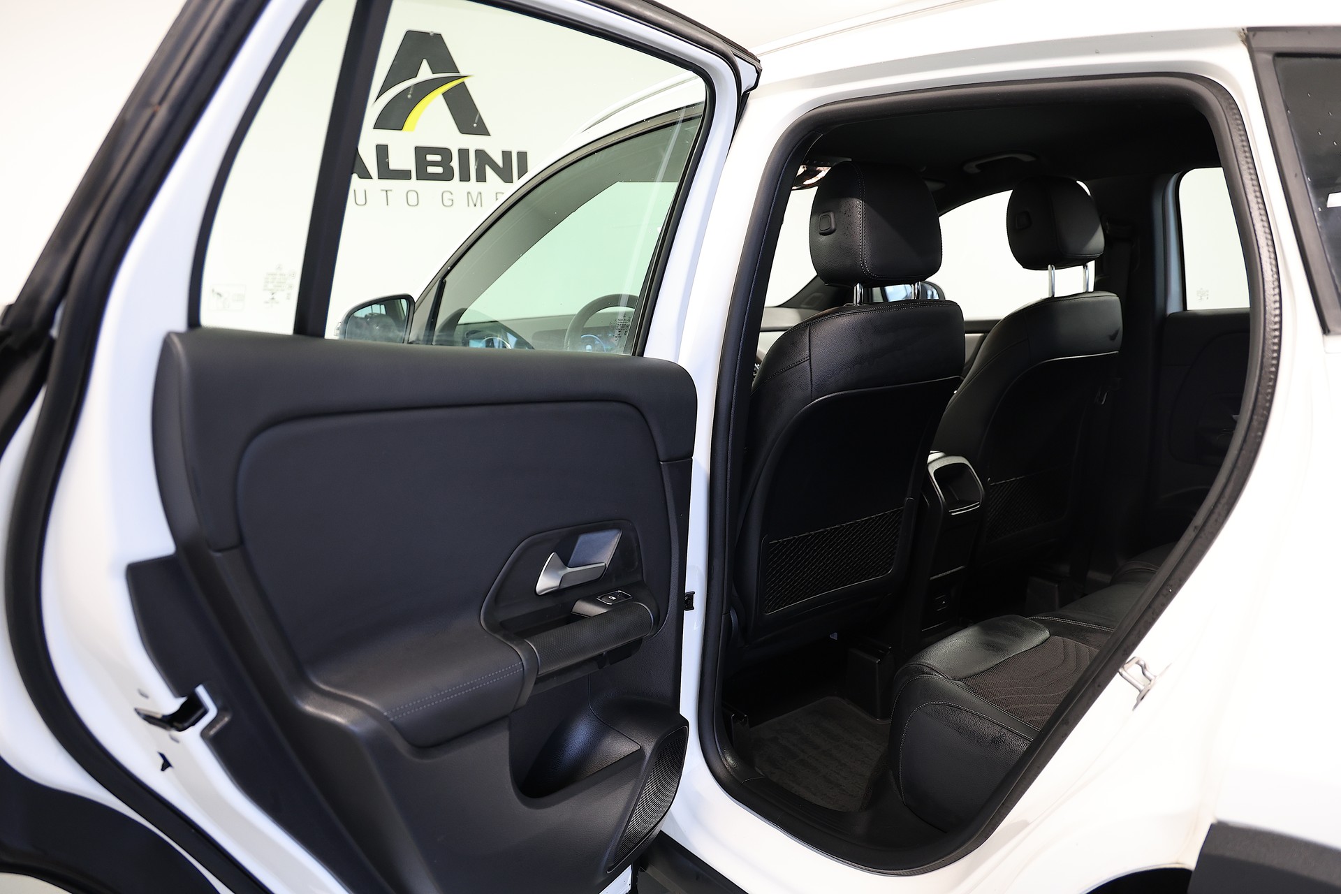 MERCEDES-BENZ GLA 200d 4Matic Style 8G-DCT-image-13