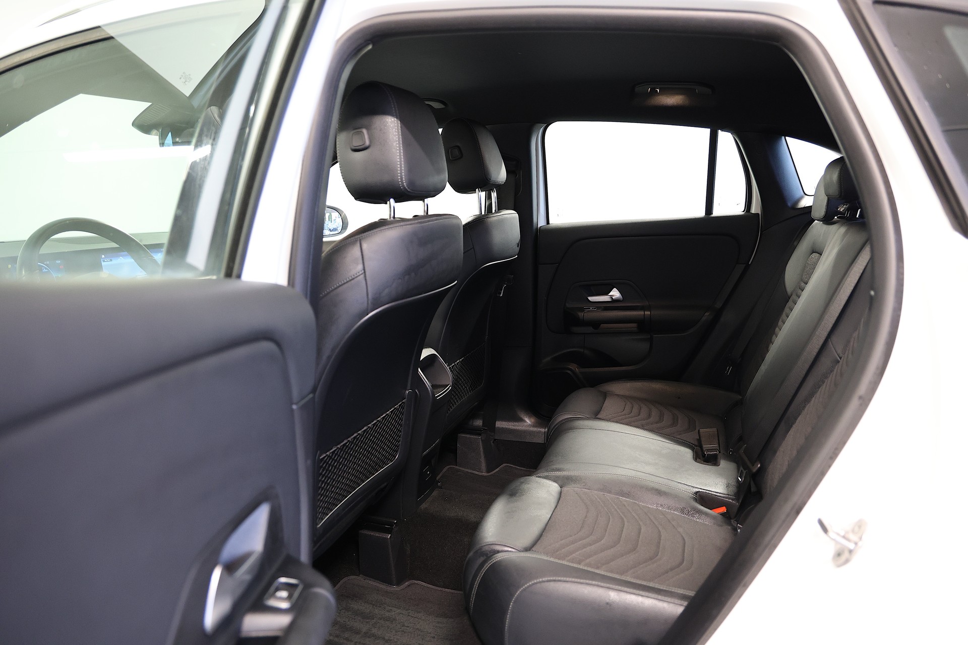 MERCEDES-BENZ GLA 200d 4Matic Style 8G-DCT-image-14