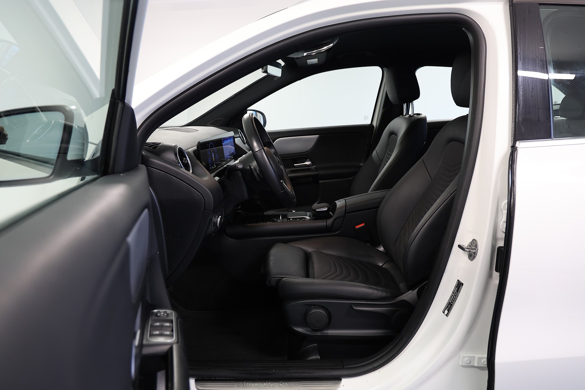 MERCEDES-BENZ GLA 200d 4Matic Style 8G-DCT-image-5