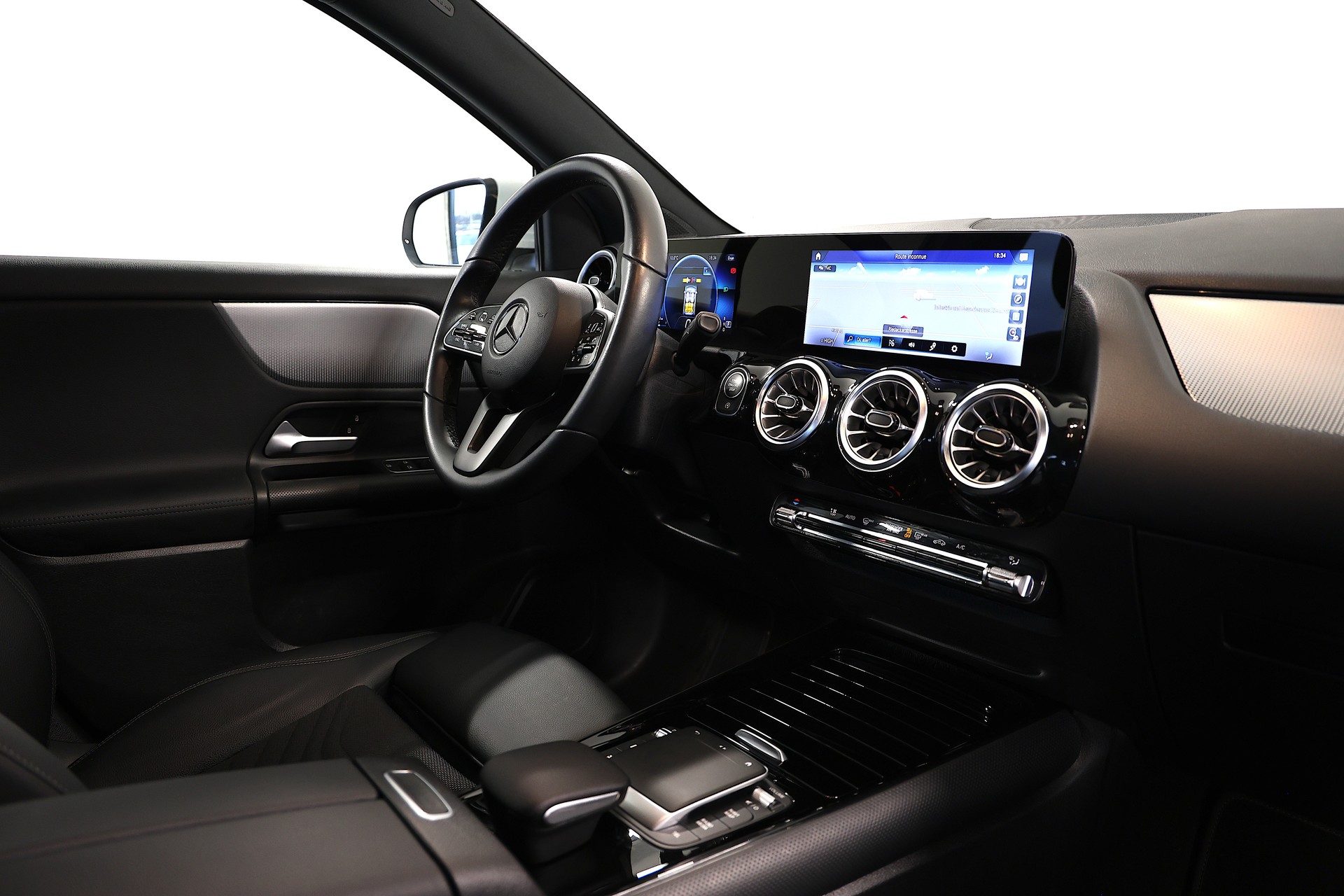MERCEDES-BENZ GLA 200d 4Matic Style 8G-DCT-image-12