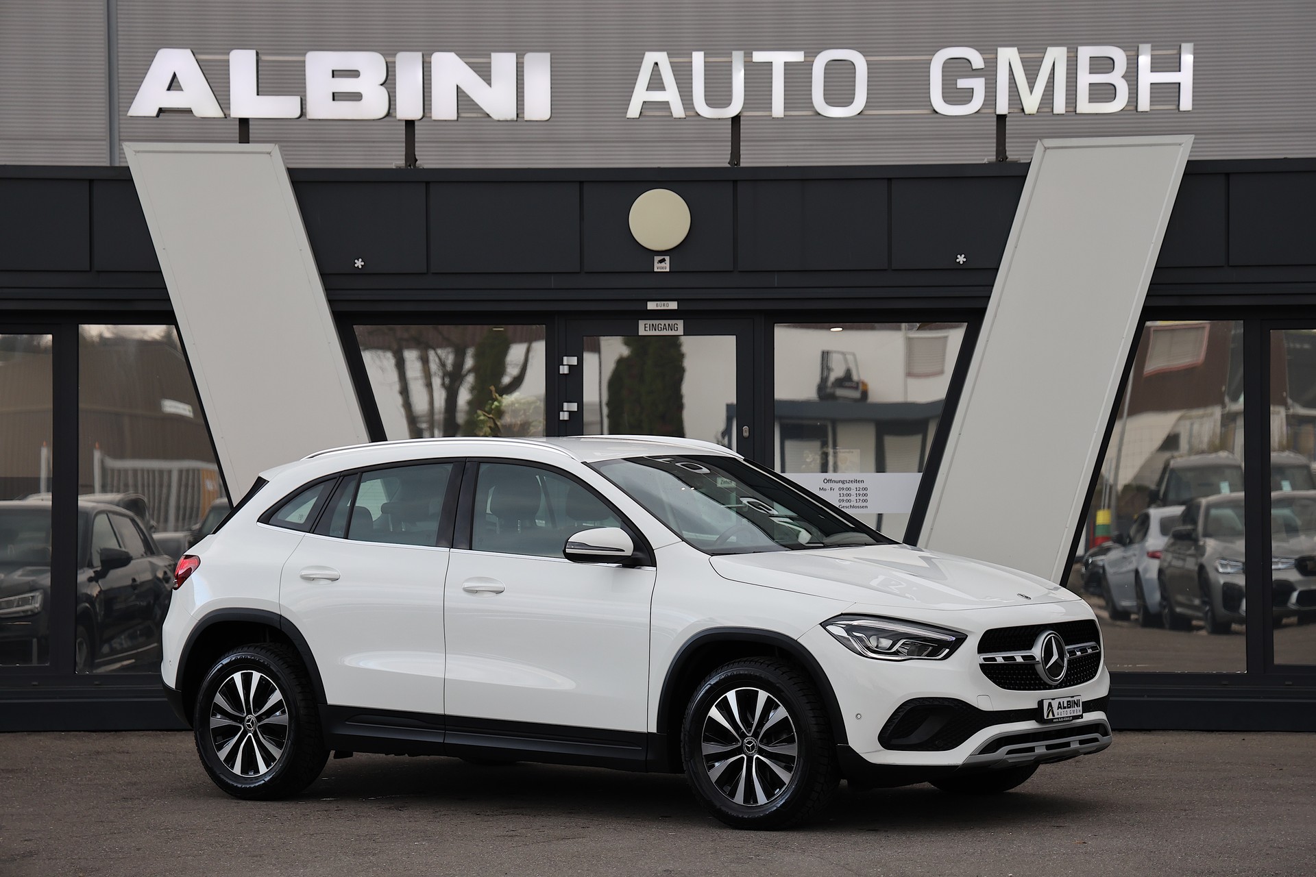 MERCEDES-BENZ GLA 200d 4Matic Style 8G-DCT-image-1