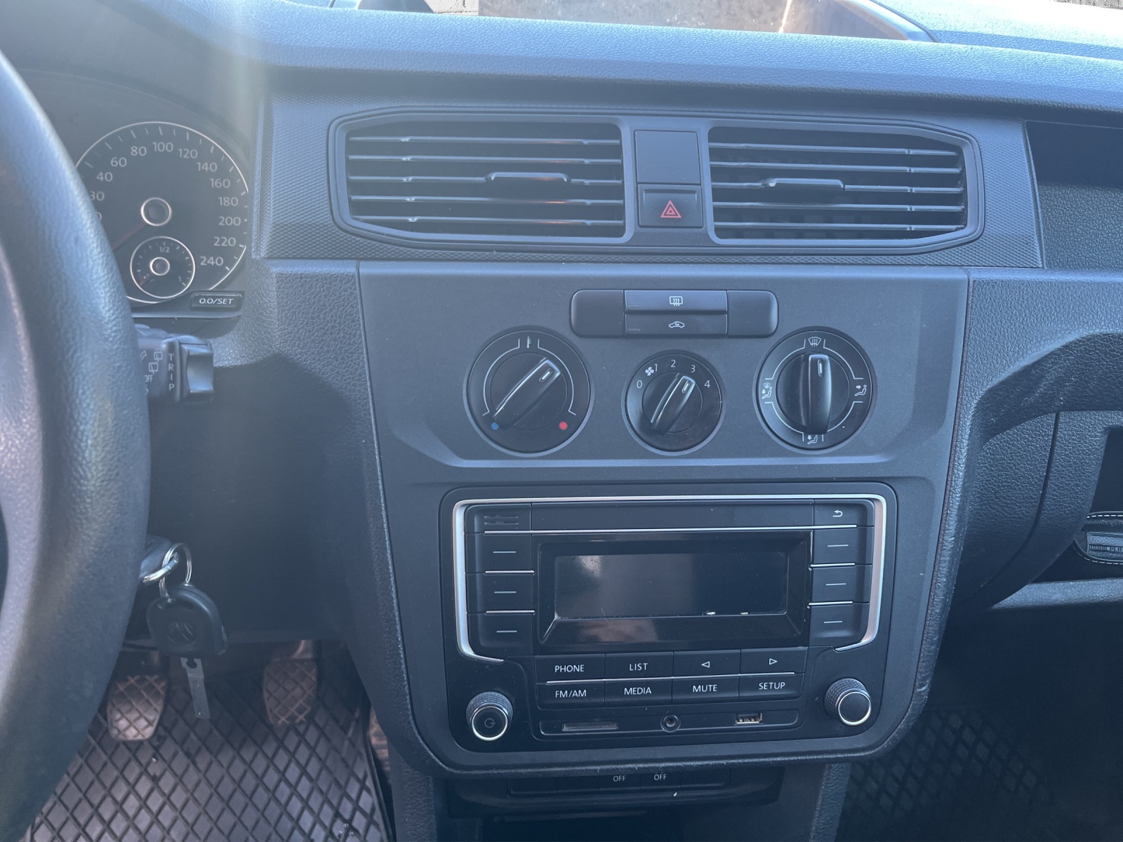 VW Caddy 2.0TDI BlueMotion Technology-image-10