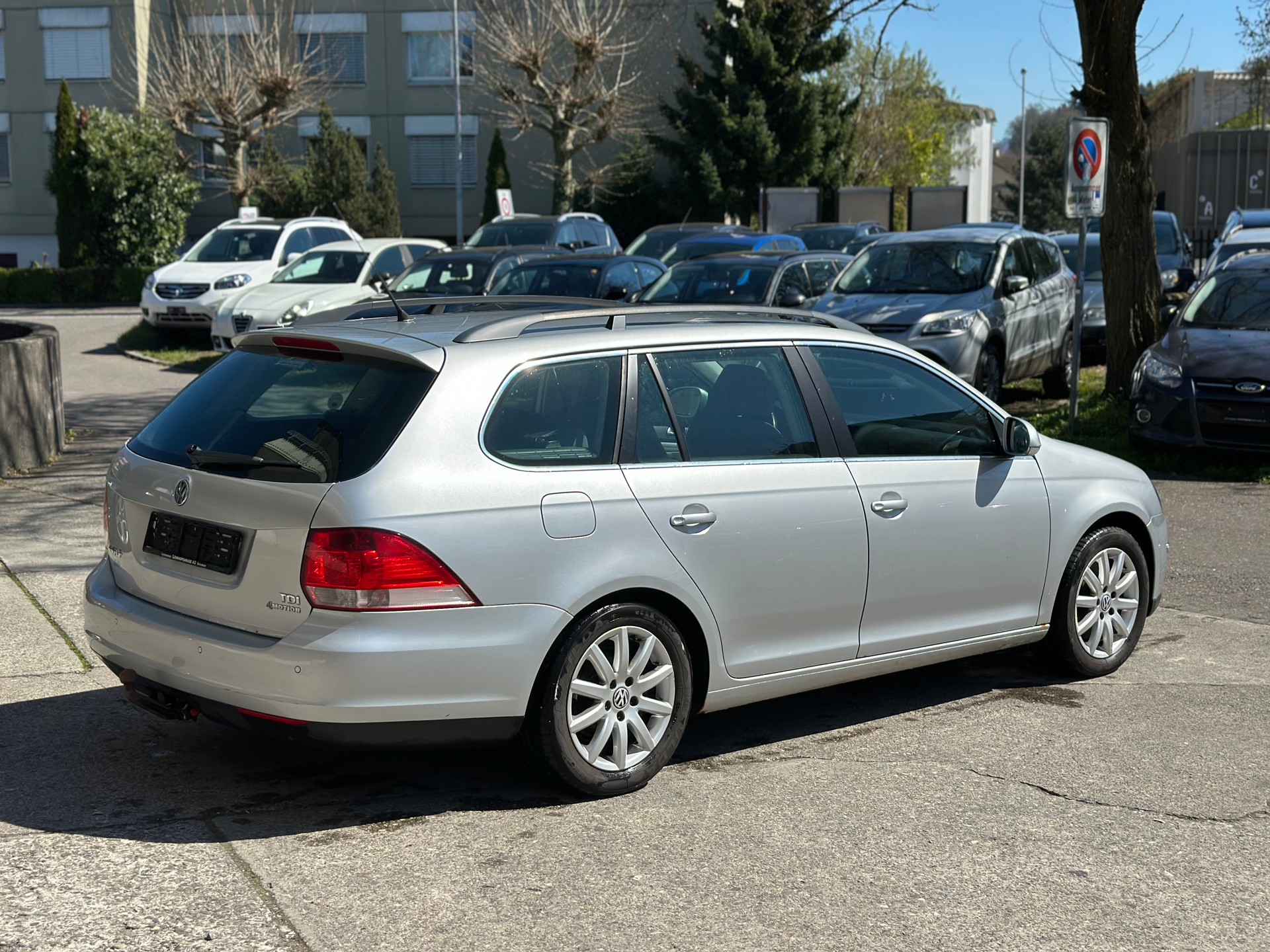 VW Golf Variant 1.9 TDI Comfortline 4Motion-image-2