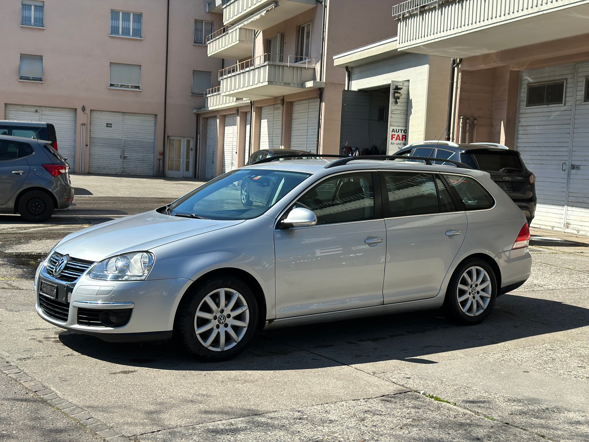 VW Golf Variant 1.9 TDI Comfortline 4Motion-image-4
