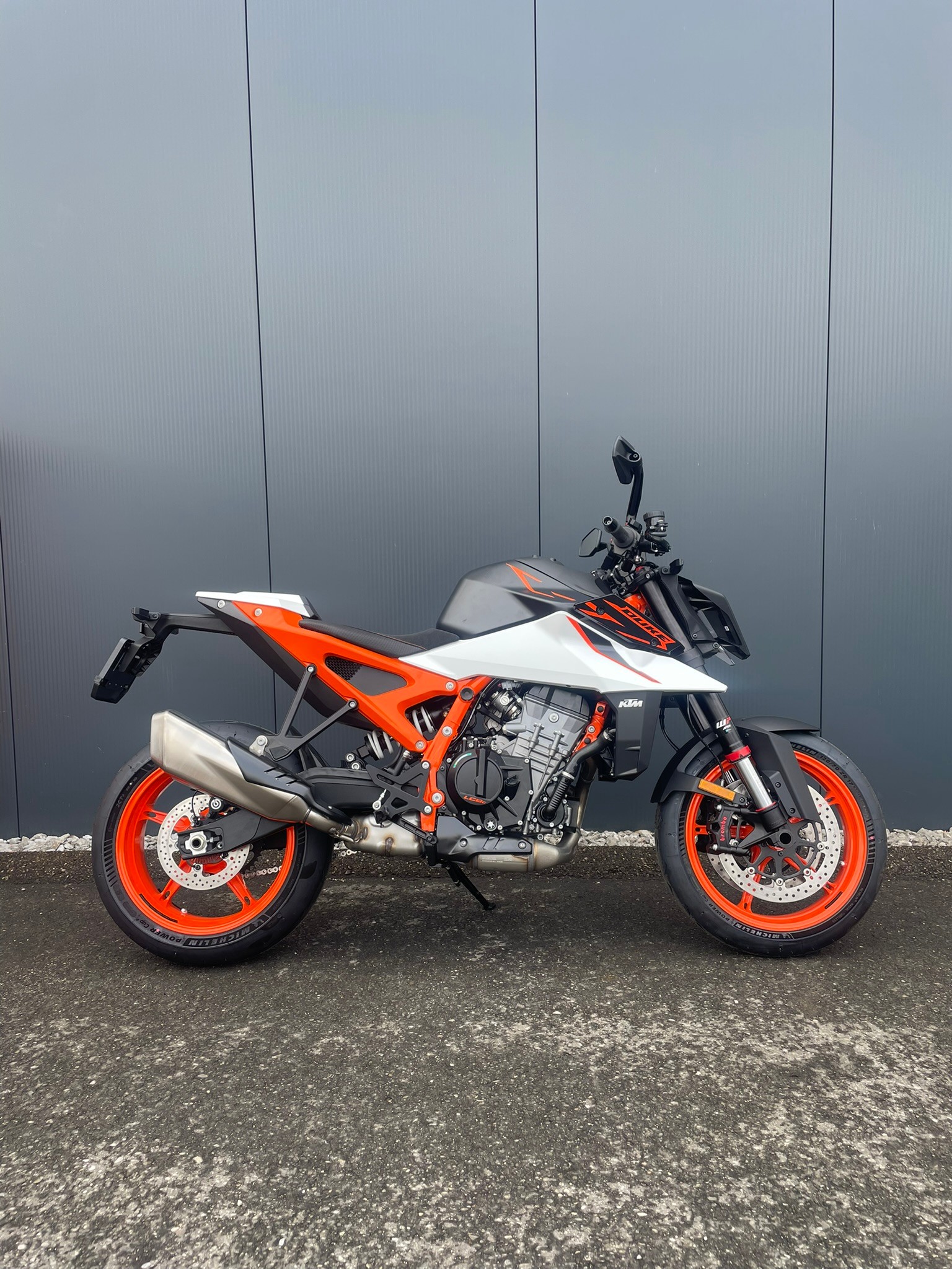 KTM 990 Duke R-showroom-element-1