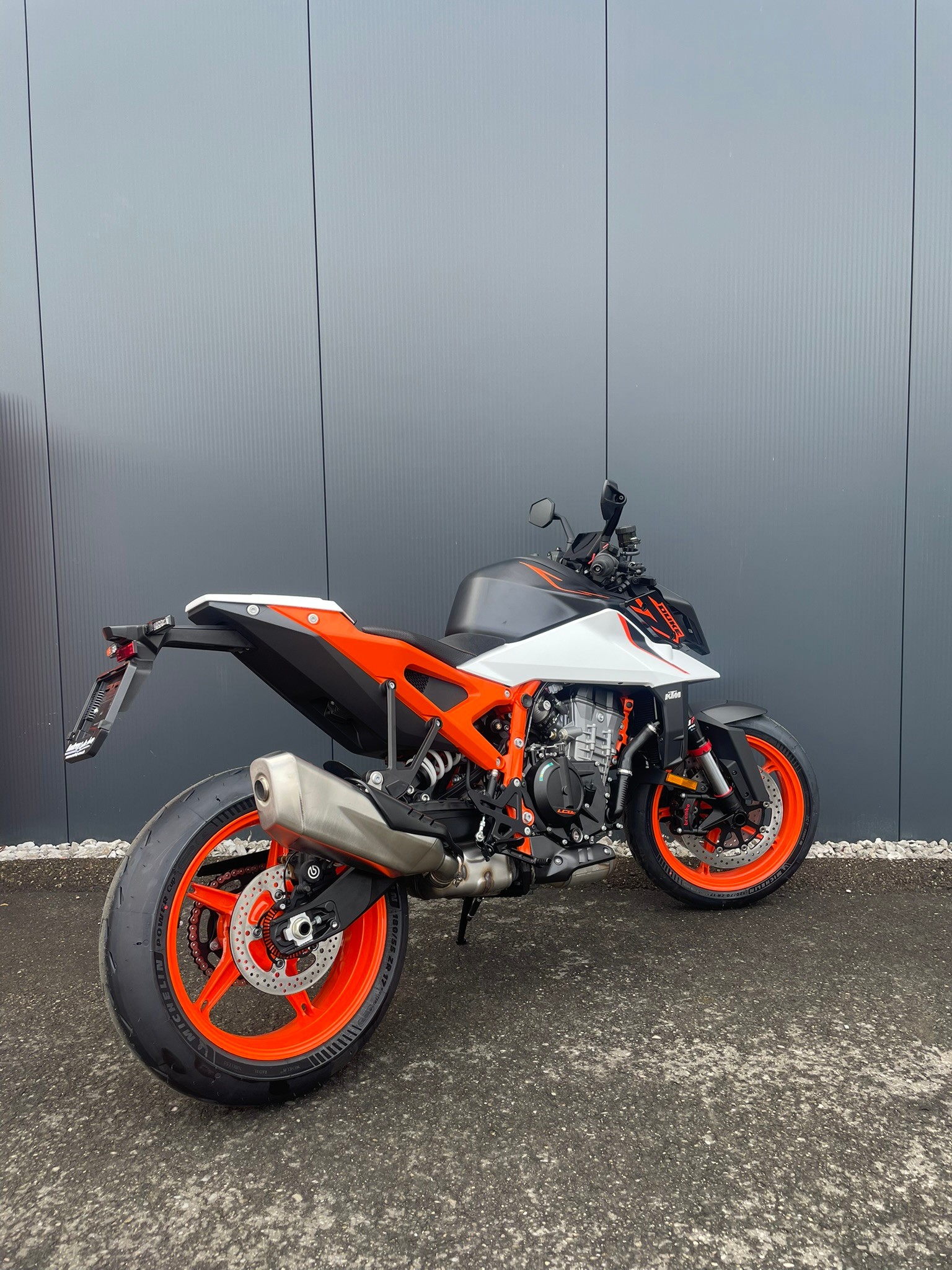 KTM 990 Duke R-showroom-element-2