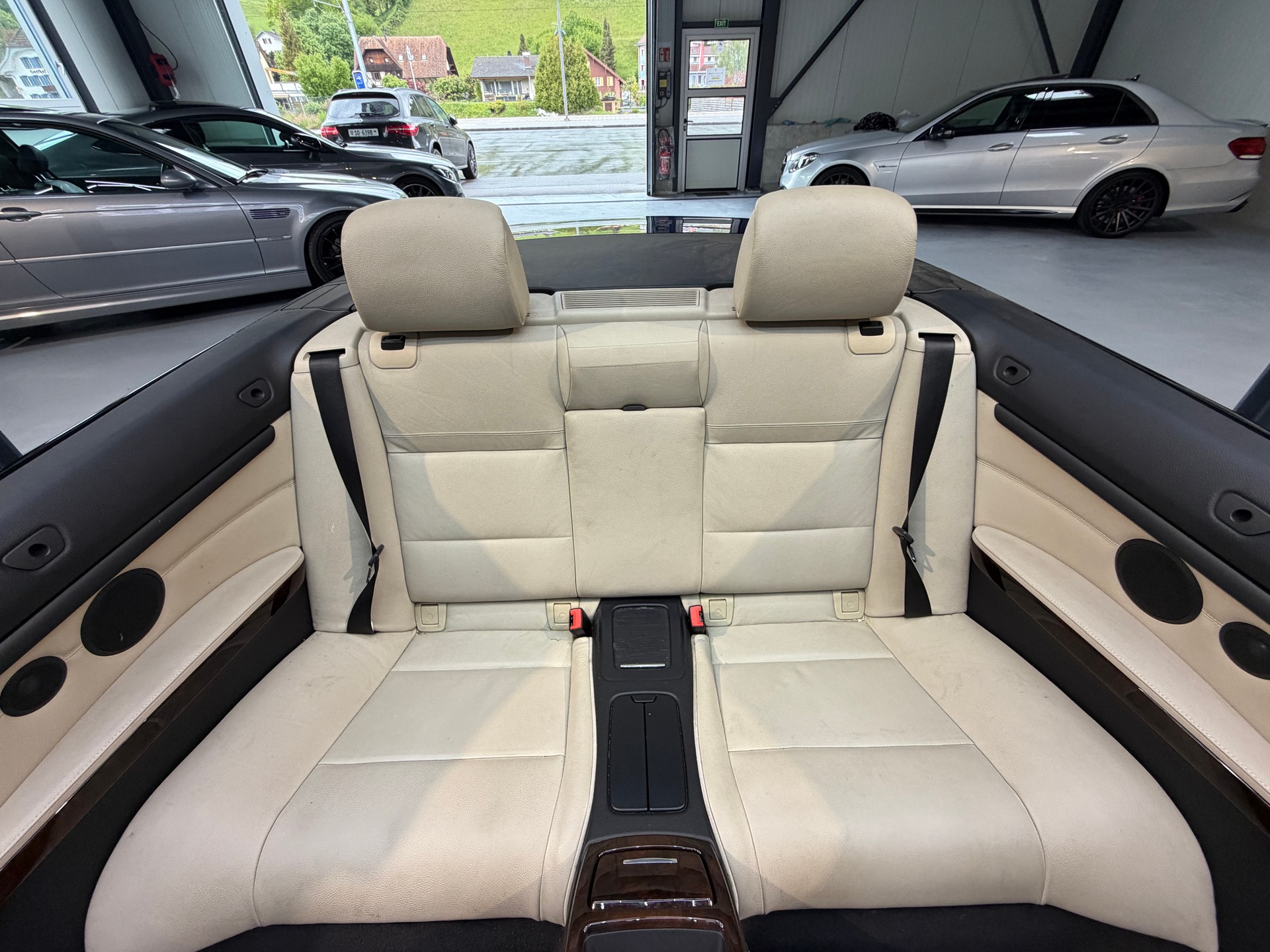 BMW 335i Cabriolet DSG-image-14