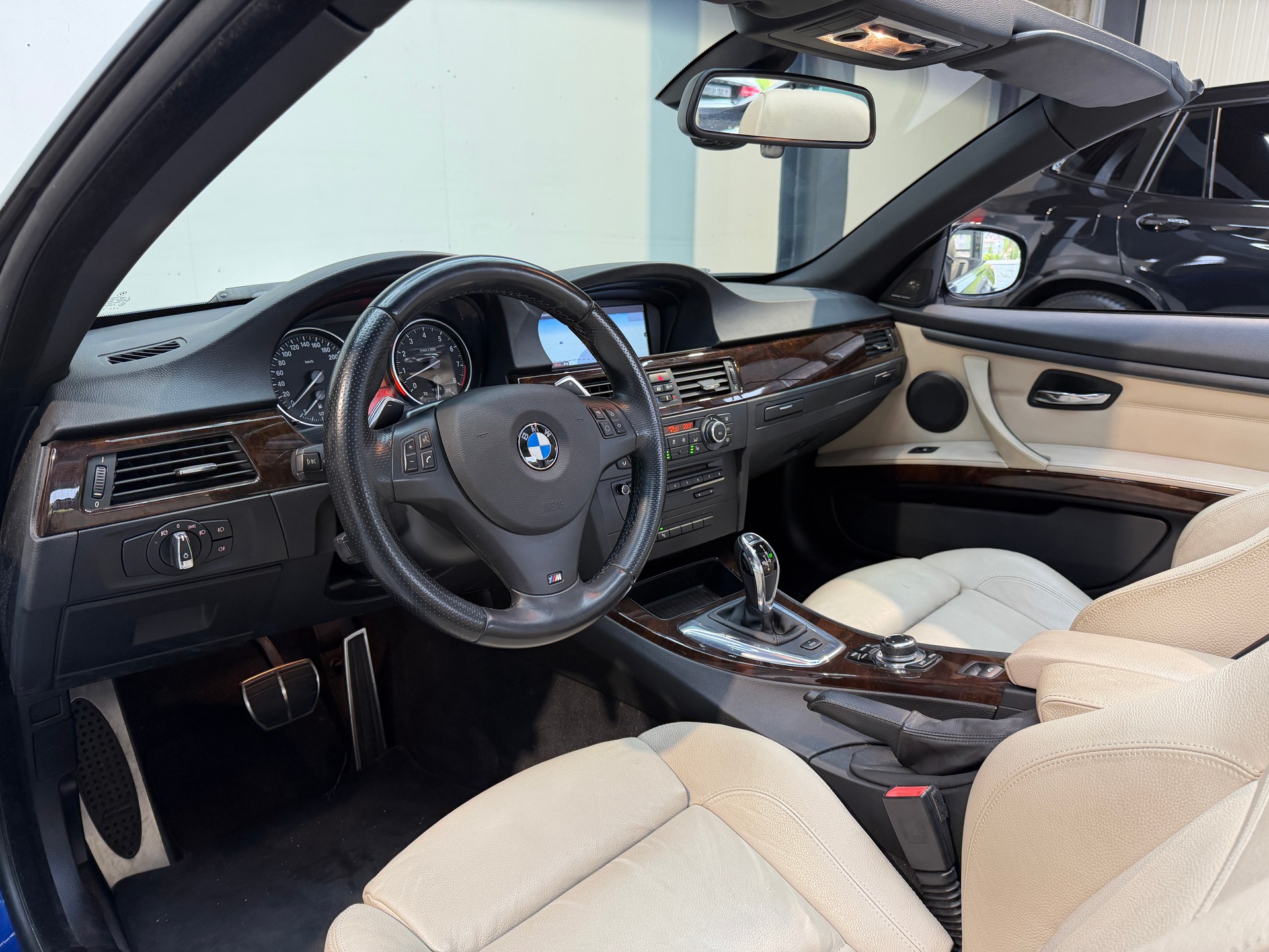 BMW 335i Cabriolet DSG-image-10