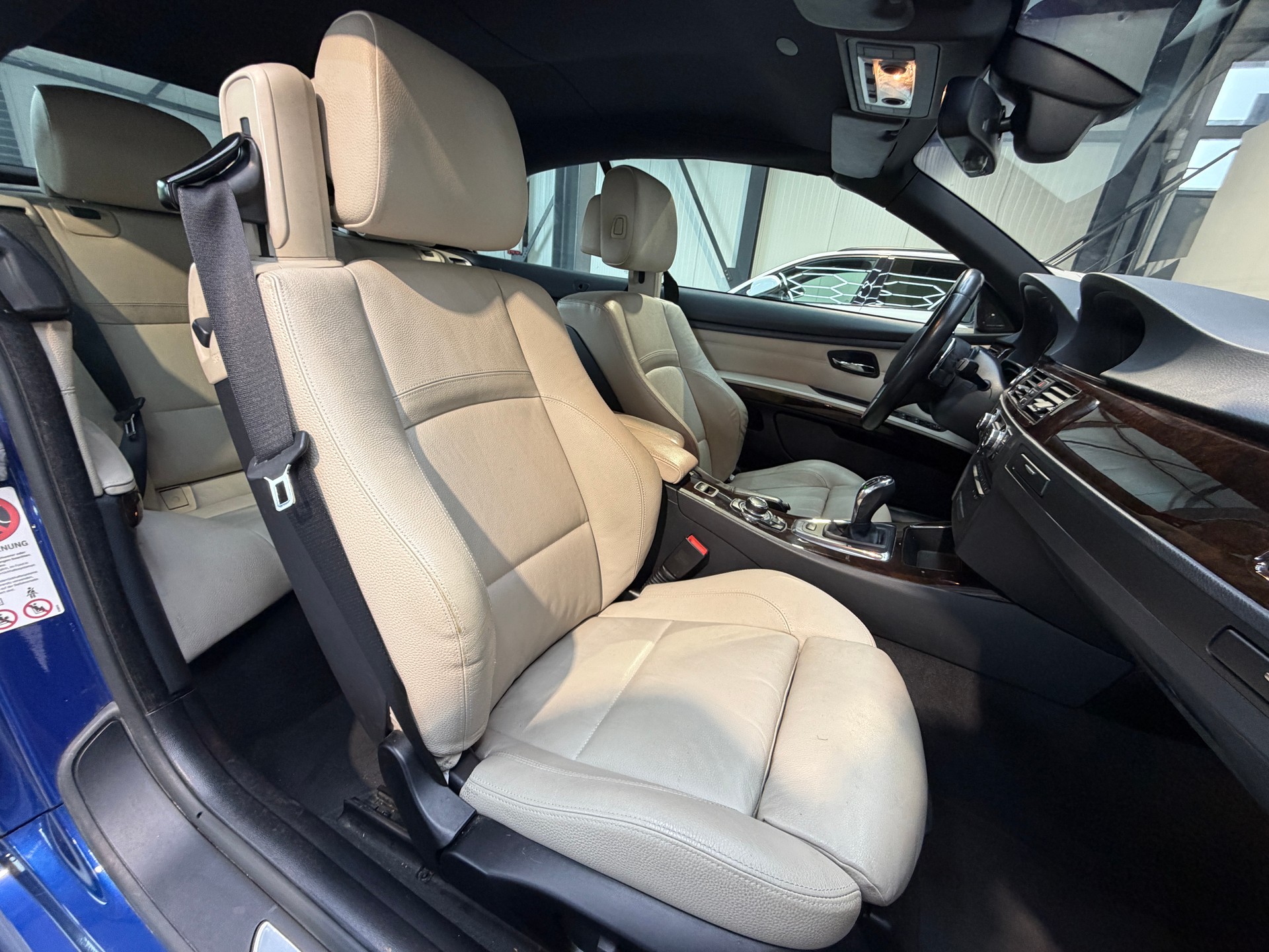 BMW 335i Cabriolet DSG-image-13