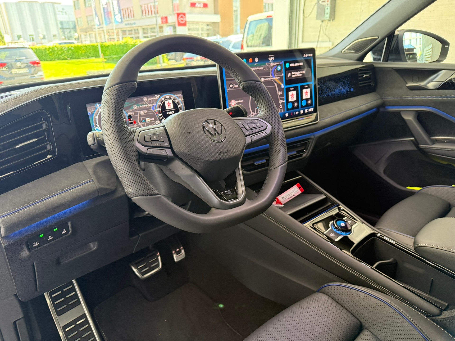 VW Tiguan 2.0 TSI DSG R-Line Plus 4Motion-image-13