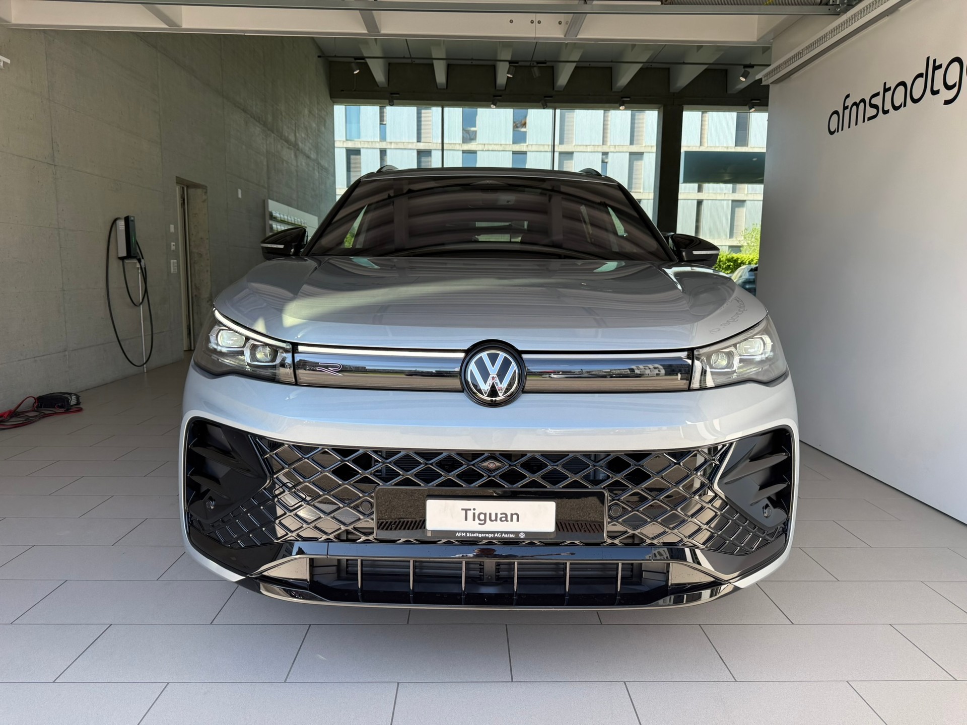 VW Tiguan 2.0 TSI DSG R-Line Plus 4Motion-showroom-element-1