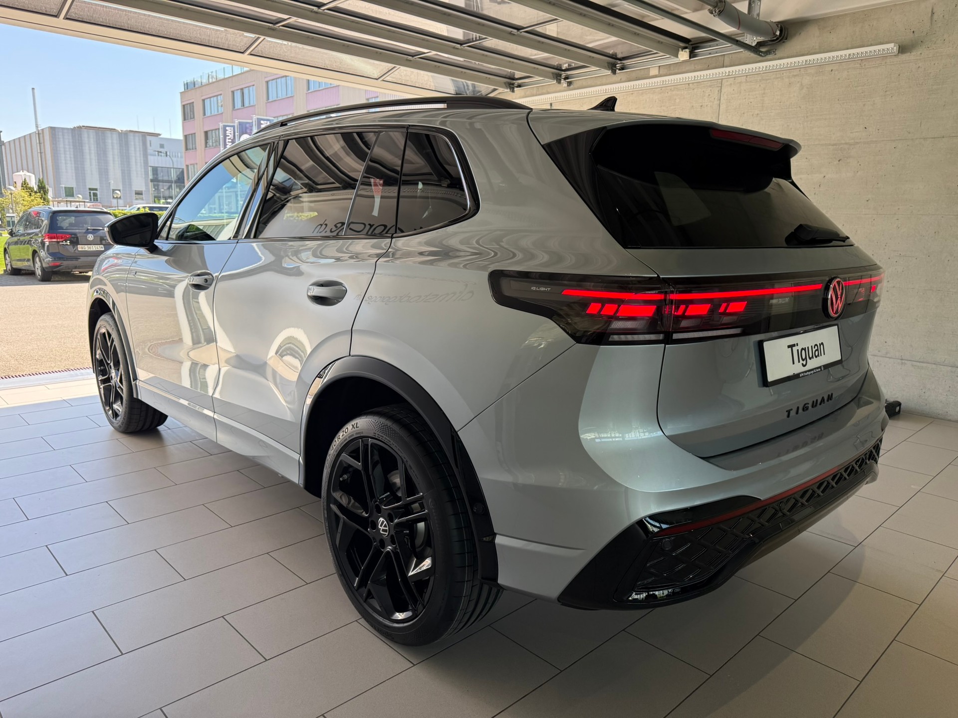 VW Tiguan 2.0 TSI DSG R-Line Plus 4Motion-image-3