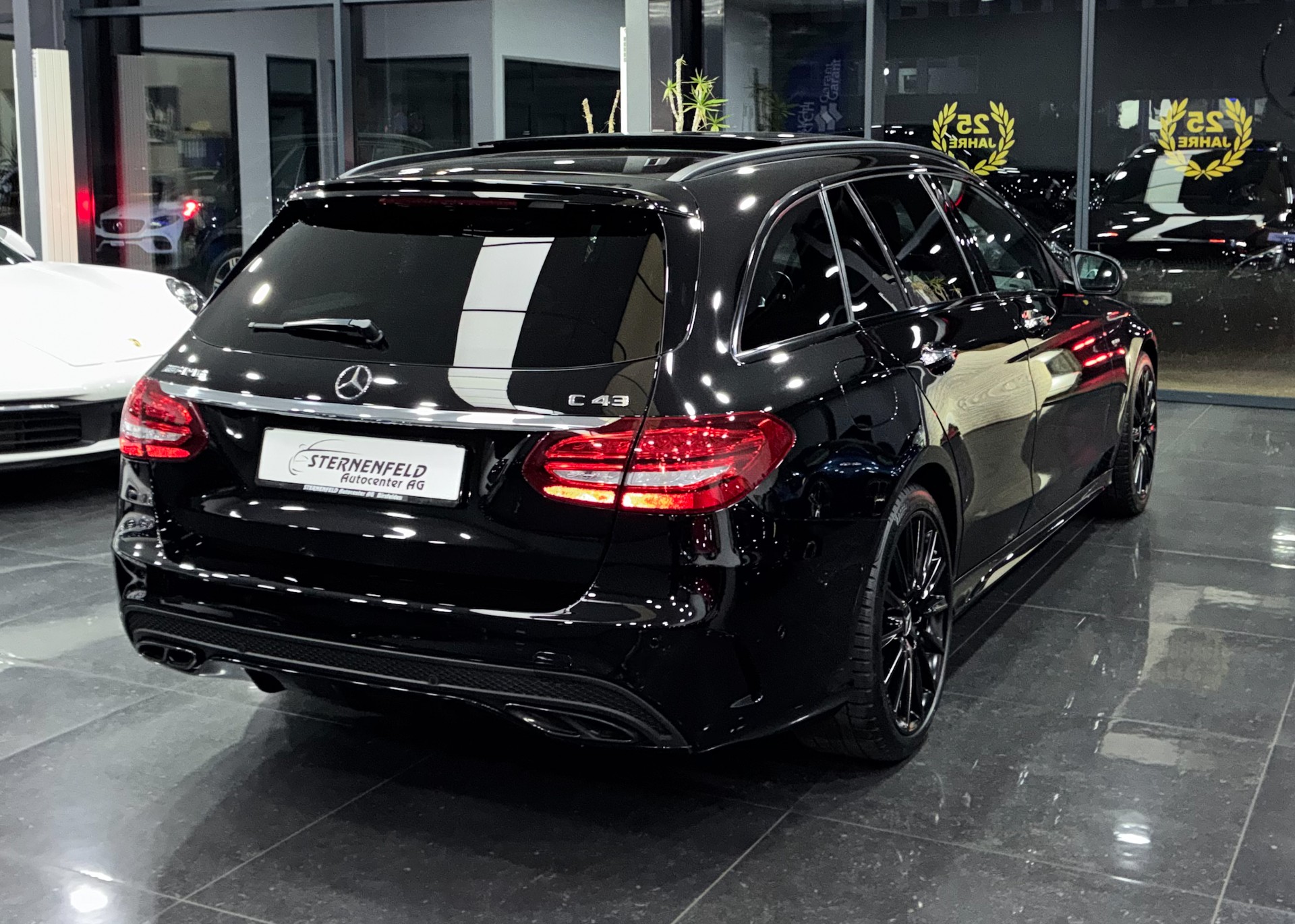MERCEDES-BENZ C 43 AMG 4Matic 9G-Tronic-image-4