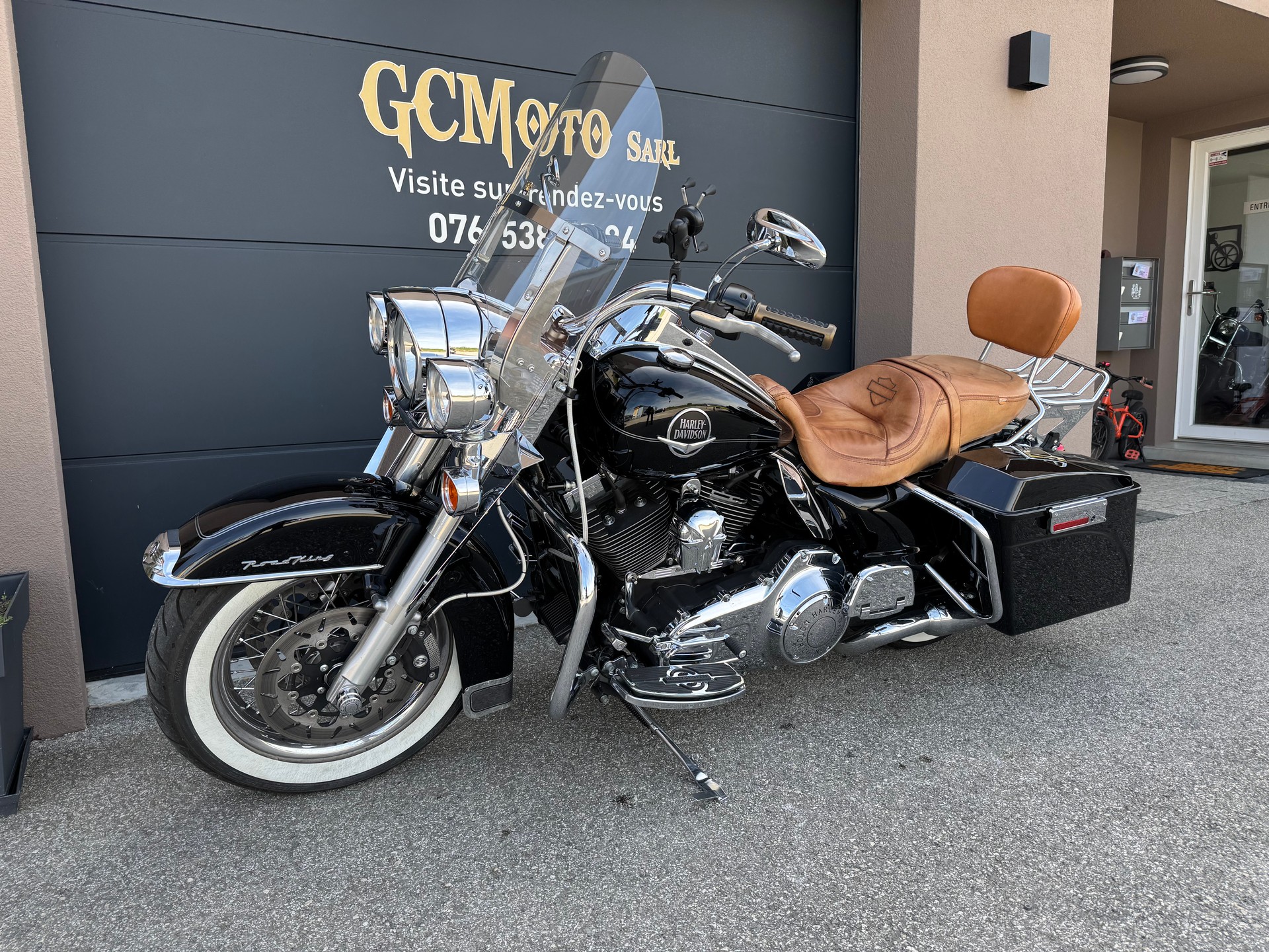 HARLEY-DAVIDSON FLHRC Road King Classic ABS-showroom-element-3