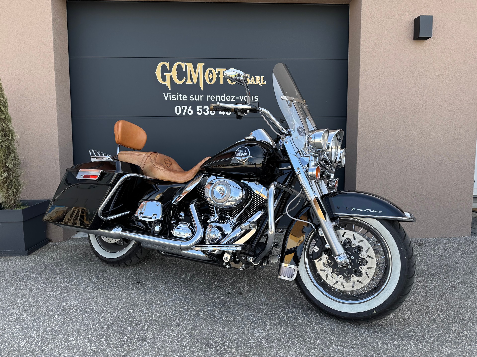 HARLEY-DAVIDSON FLHRC Road King Classic ABS-showroom-element-1