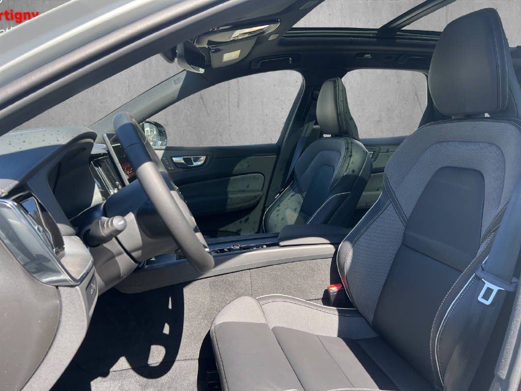VOLVO XC60 2.0 T6 TE Black Edition eAWD-image-7