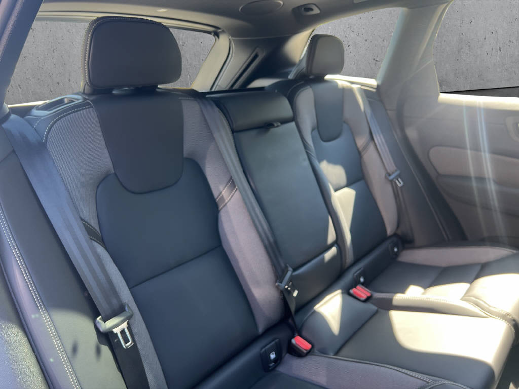 VOLVO XC60 2.0 T6 TE Black Edition eAWD-image-12