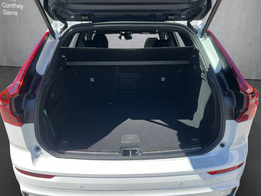 VOLVO XC60 2.0 T6 TE Black Edition eAWD-image-13