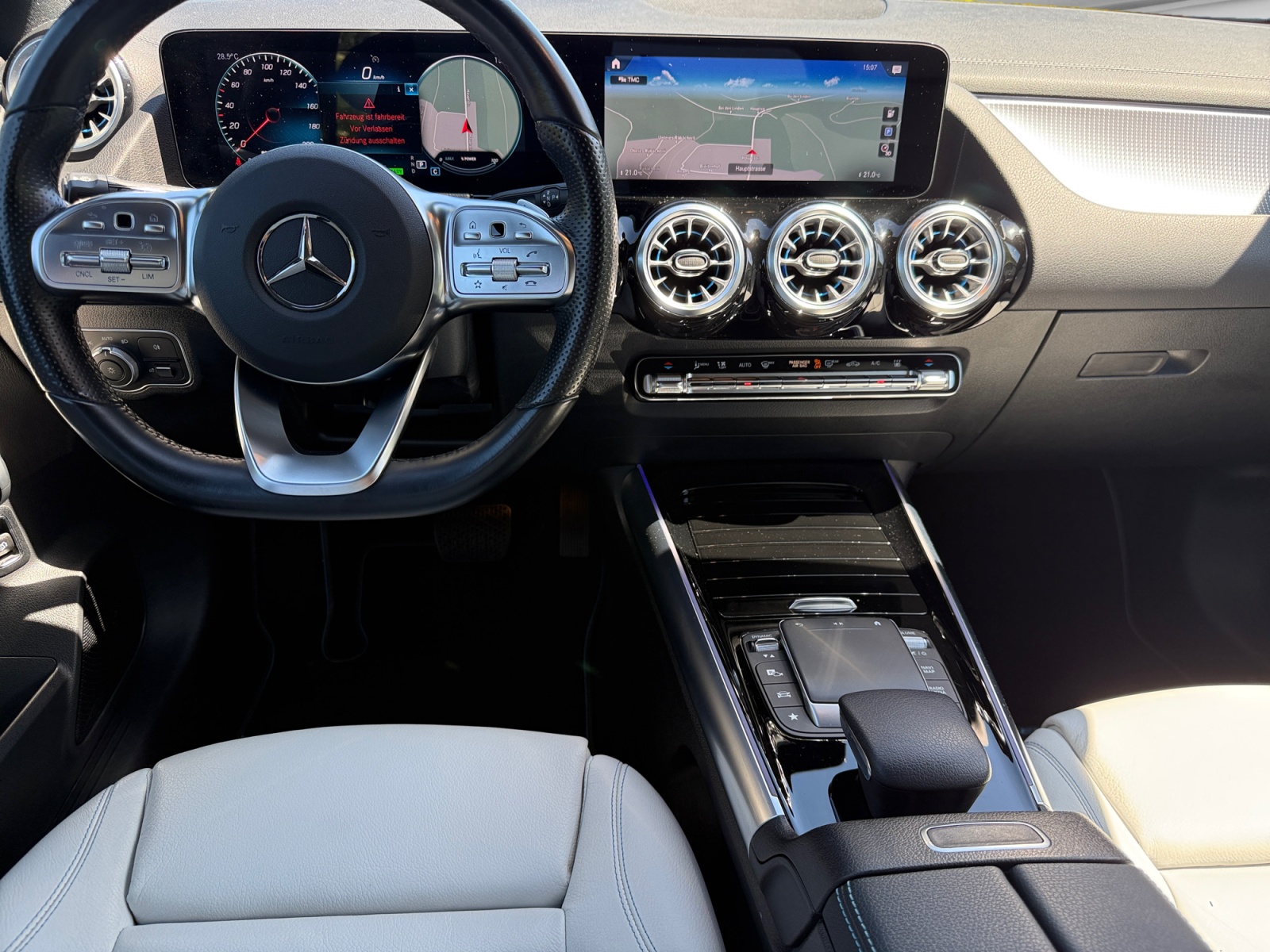 MERCEDES-BENZ EQA 250 AMG Line-image-12