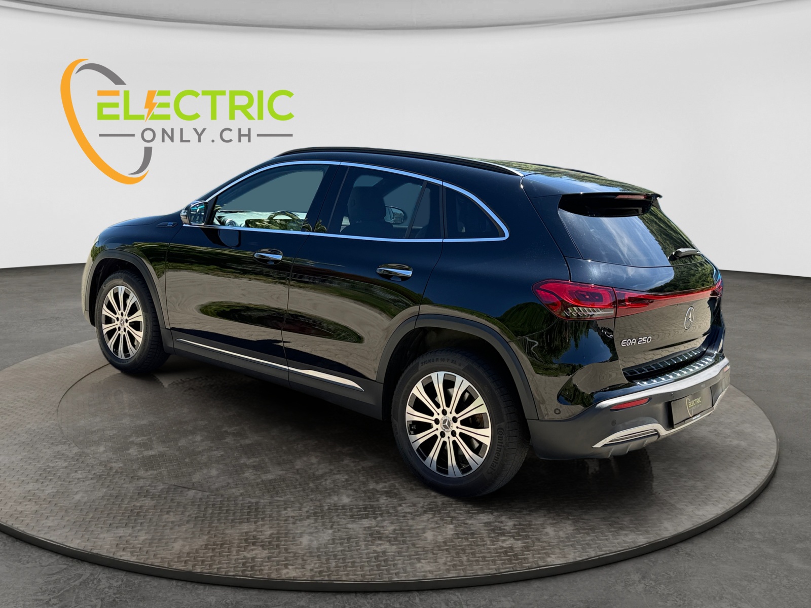 MERCEDES-BENZ EQA 250 AMG Line-showroom-element-2