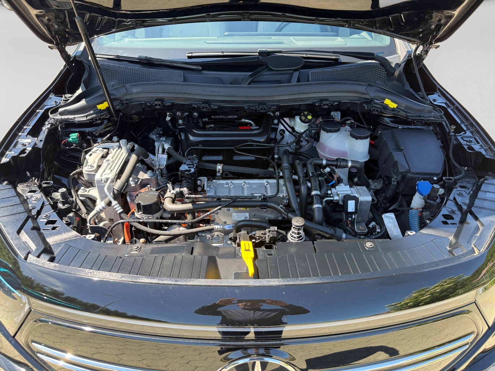 MERCEDES-BENZ EQA 250 AMG Line-image-20