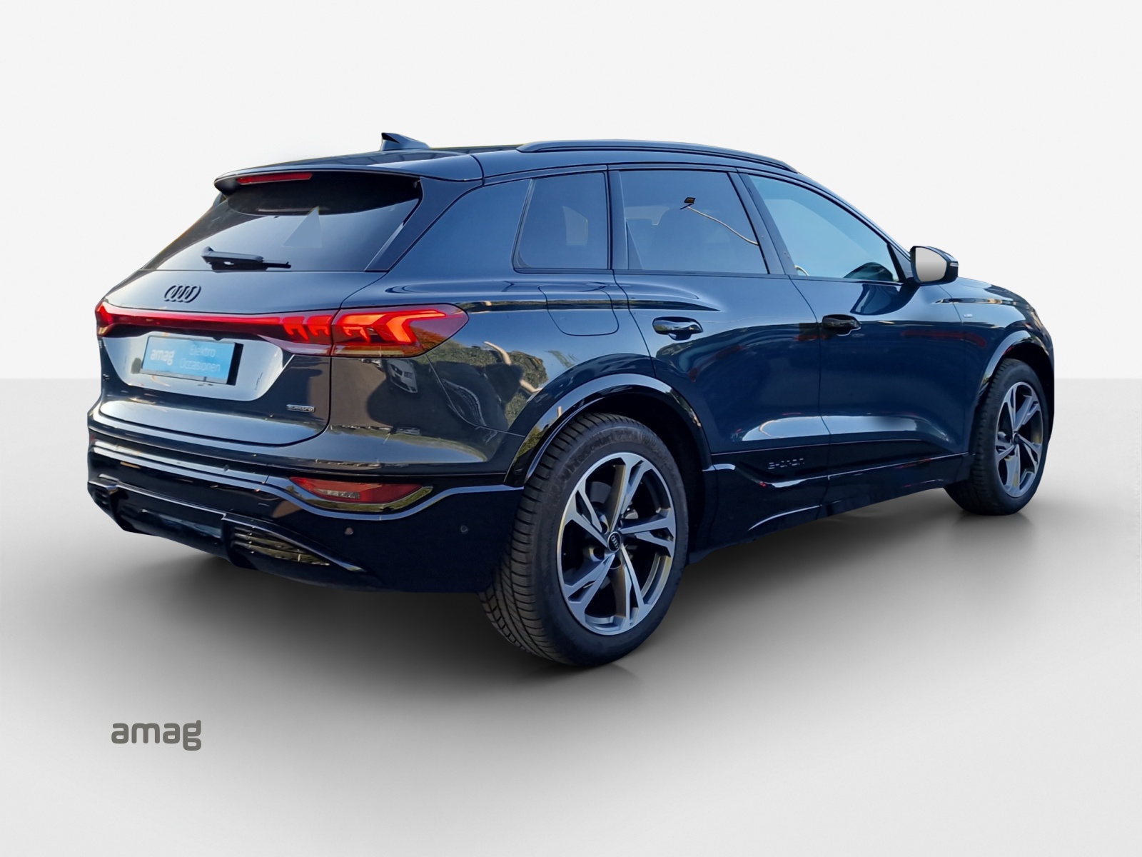 AUDI Q6 e-tron quattro-image-4