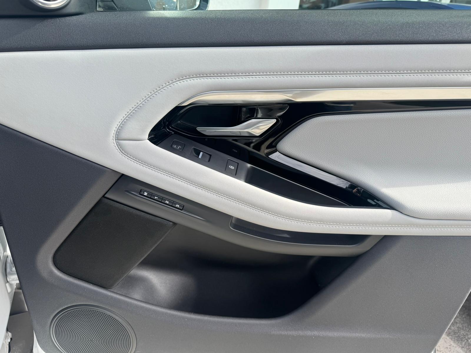 LAND ROVER Range Rover Evoque R-Dyn First Edi P 250 HSE AT9-image-24