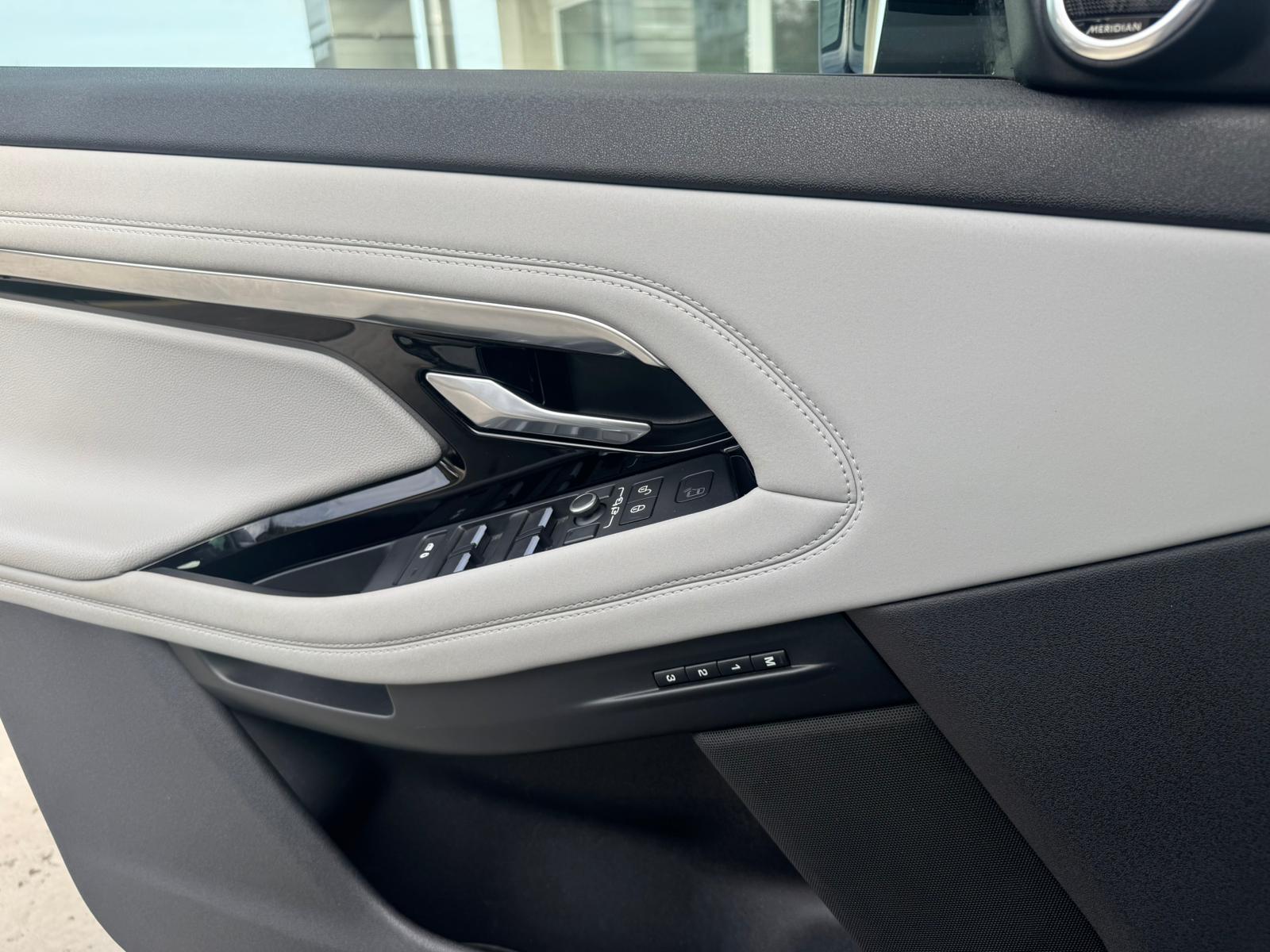 LAND ROVER Range Rover Evoque R-Dyn First Edi P 250 HSE AT9-image-25