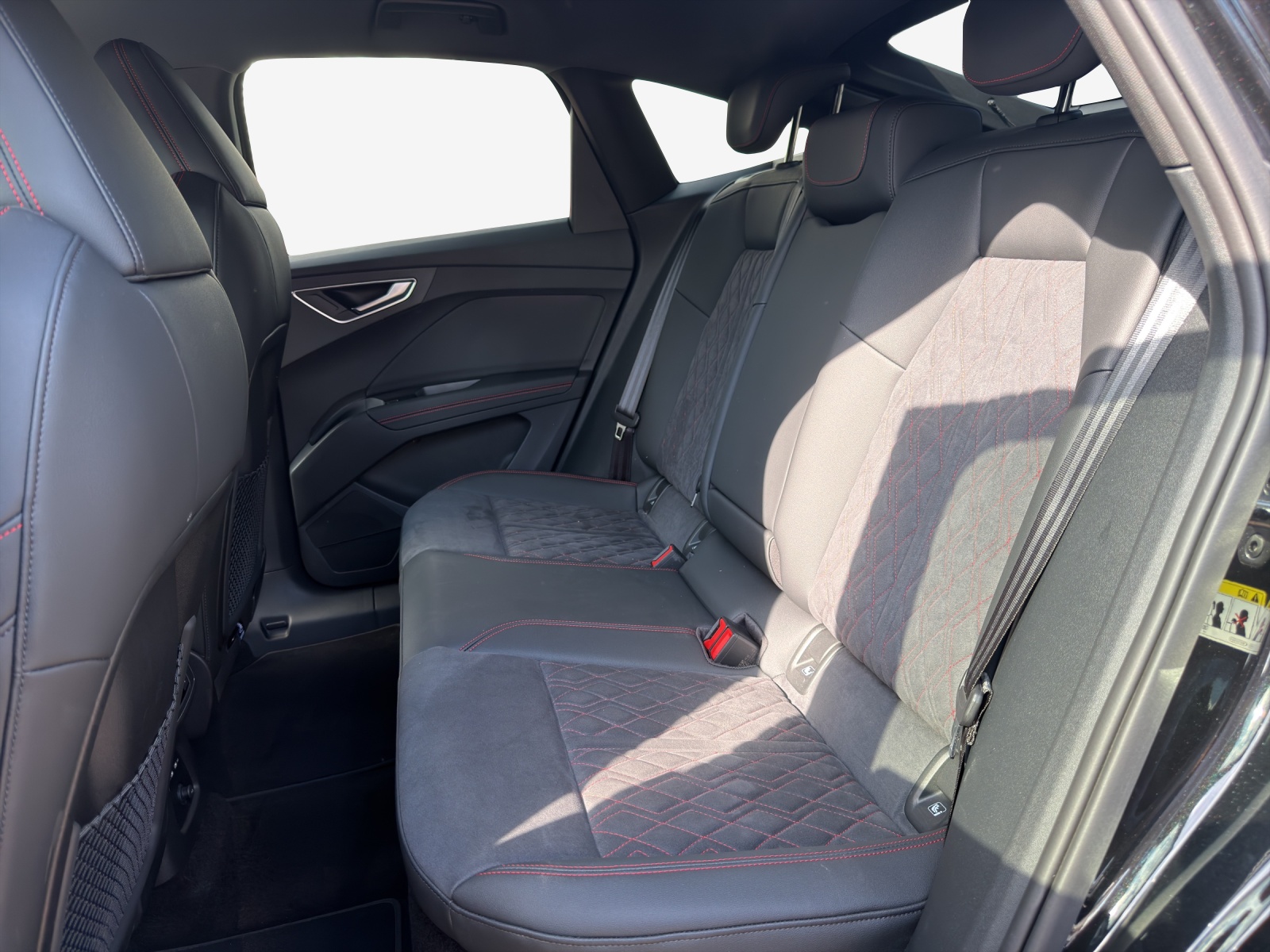 AUDI Q4 Sportback e-tron 45 Edition Swiss Ski quattro-image-14
