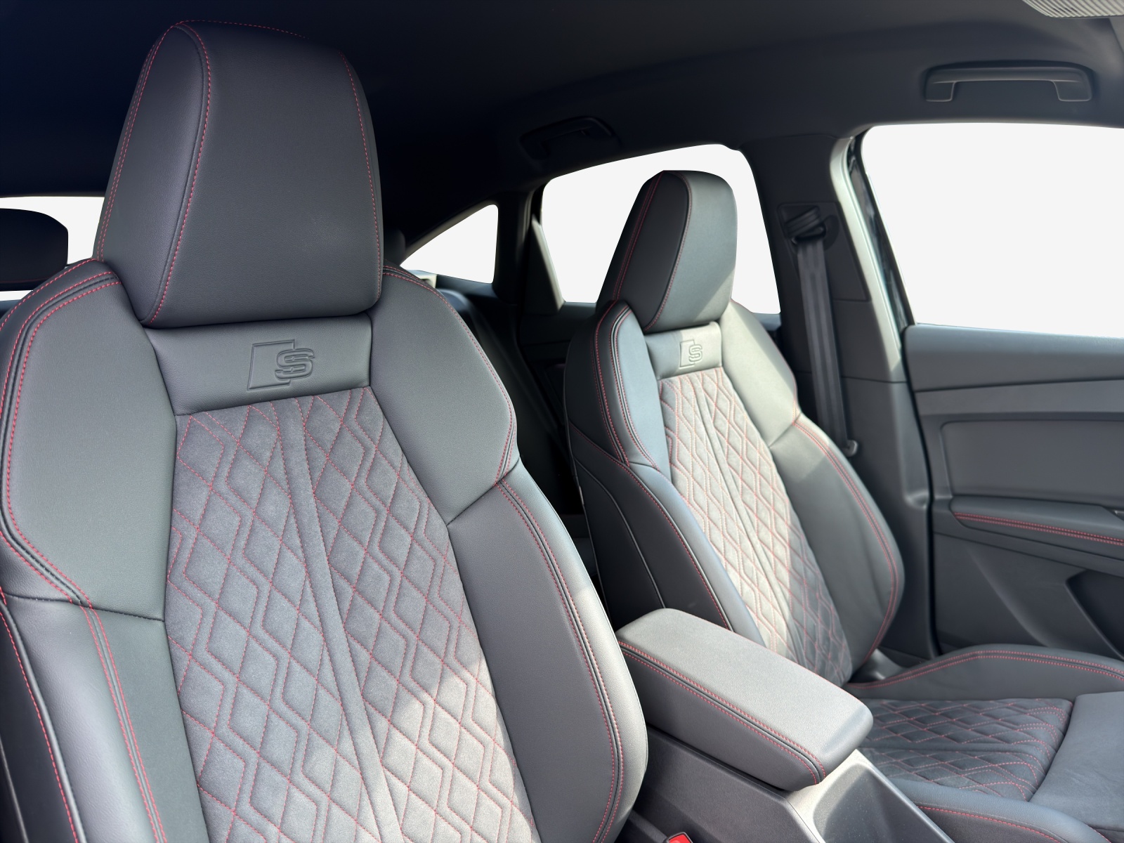 AUDI Q4 Sportback e-tron 45 Edition Swiss Ski quattro-image-8