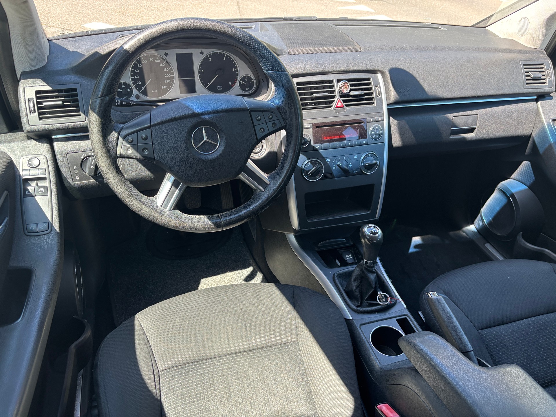 MERCEDES-BENZ B 180 CDI-image-9