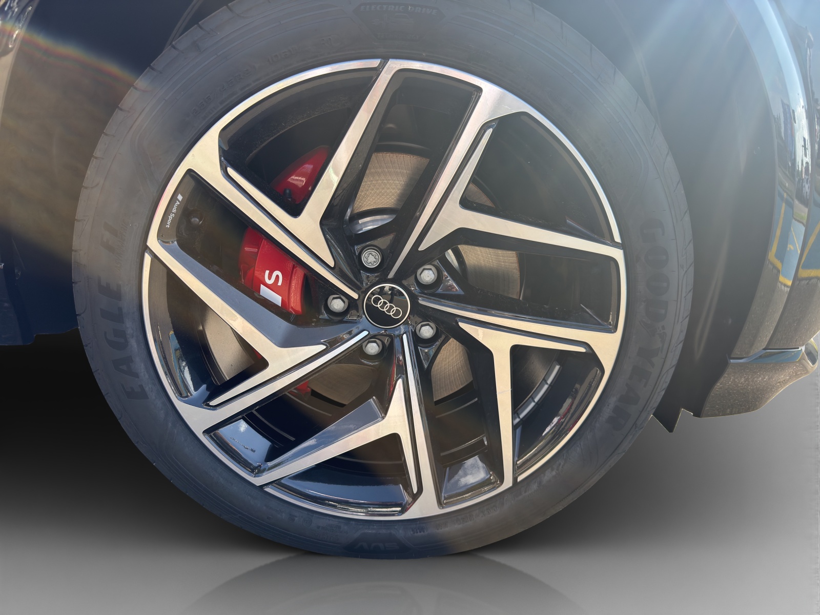 AUDI SQ6 e-tron quattro-image-13