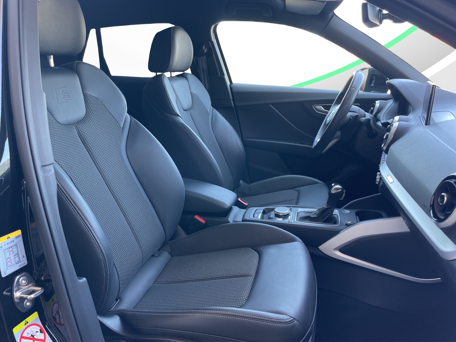 AUDI Q2 35 TFSI S line S-tronic-image-12