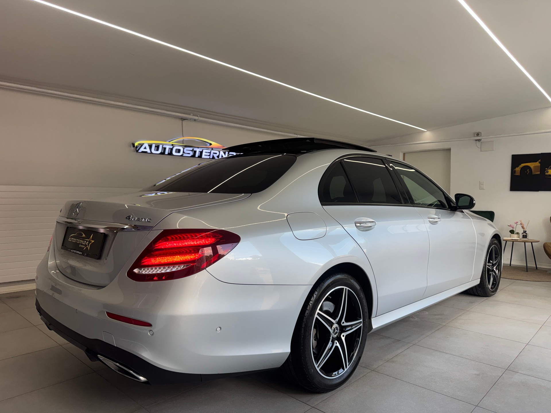 MERCEDES-BENZ E 220d Swiss Star AMG Line 4Matic 9G-Tronic*CH-Fahrzeug*Panoramadach*Frisch MFK*-image-4