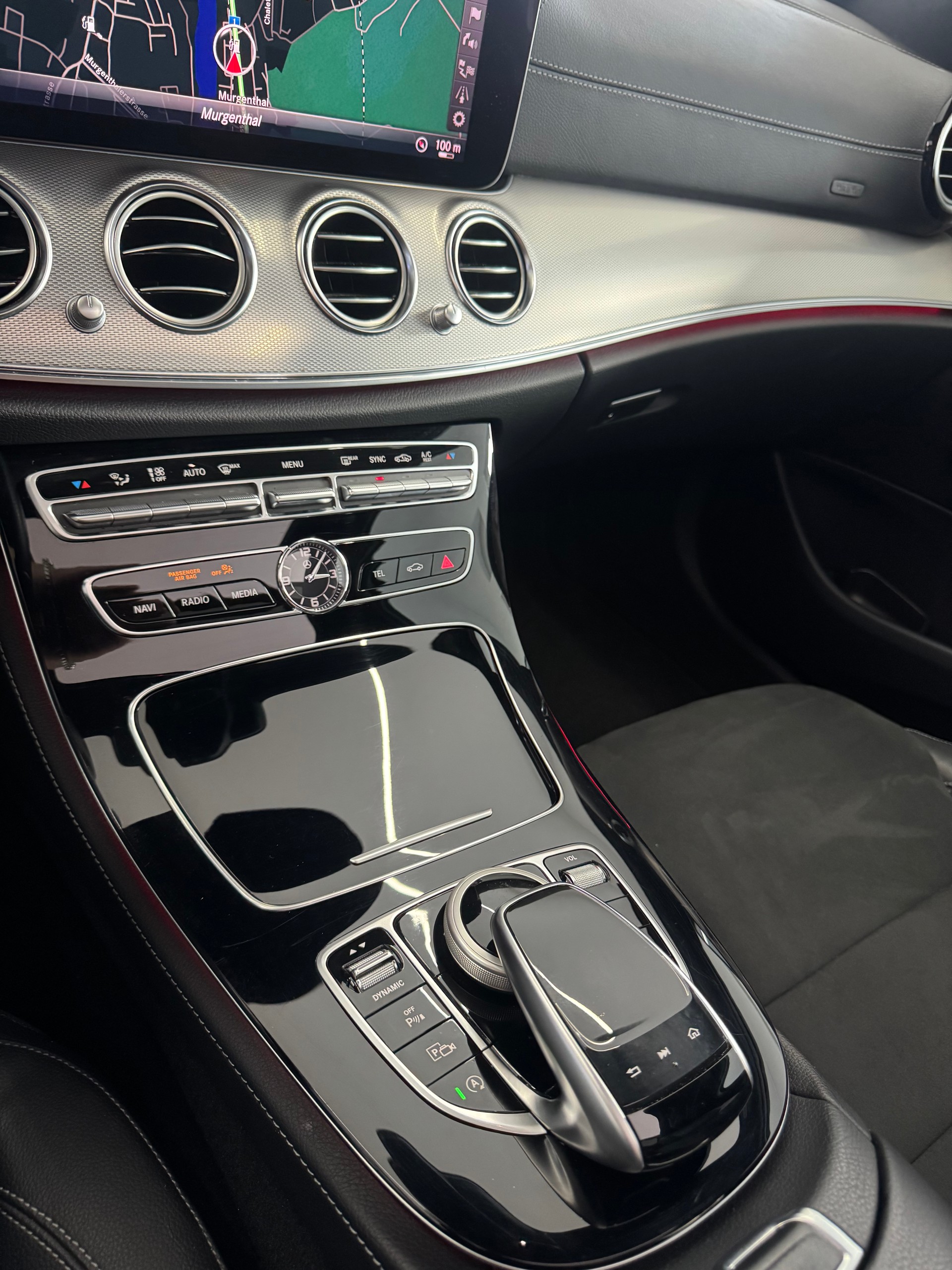 MERCEDES-BENZ E 220d Swiss Star AMG Line 4Matic 9G-Tronic*CH-Fahrzeug*Panoramadach*Frisch MFK*-image-14
