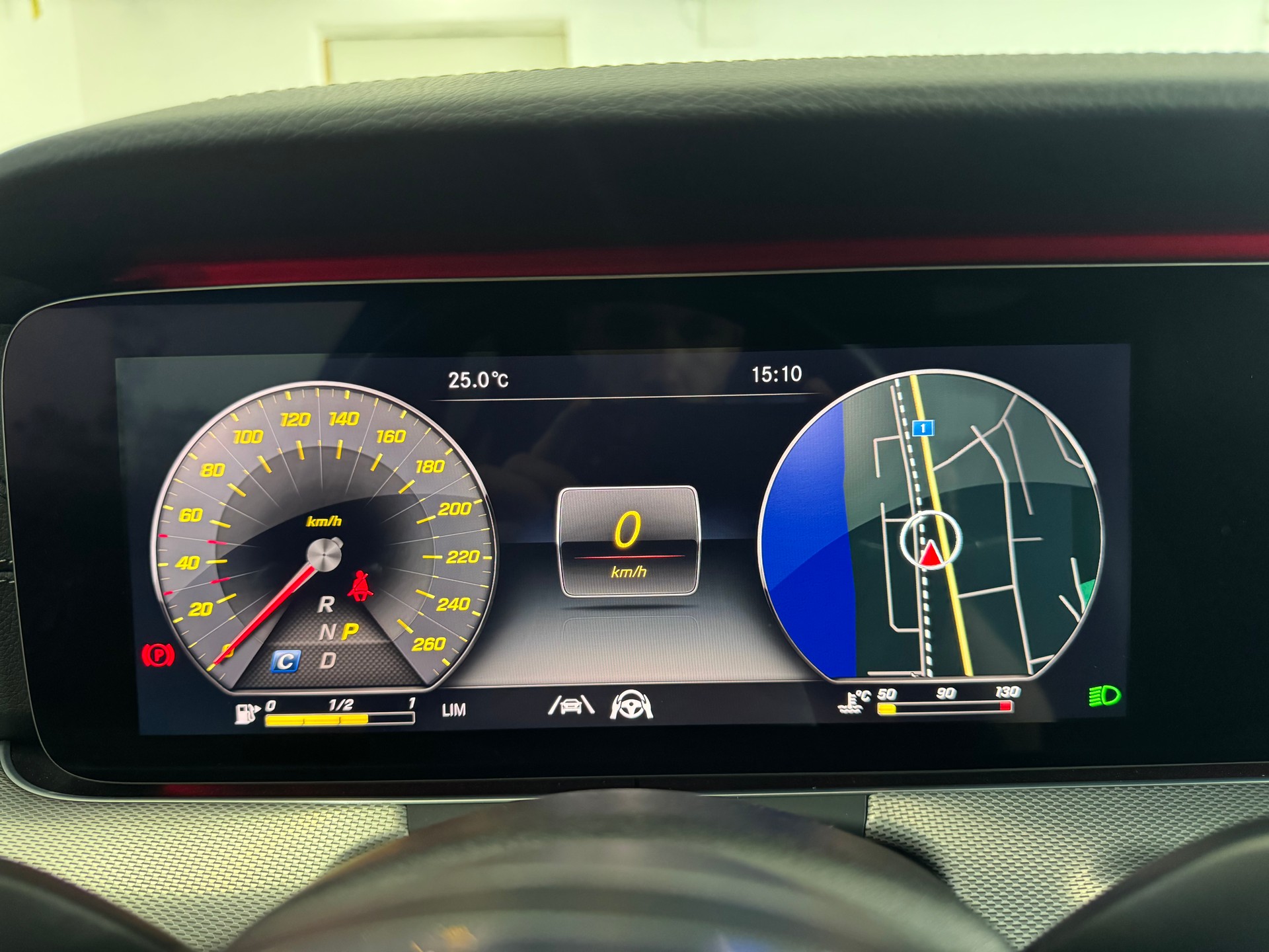 MERCEDES-BENZ E 220d Swiss Star AMG Line 4Matic 9G-Tronic*CH-Fahrzeug*Panoramadach*Frisch MFK*-image-20